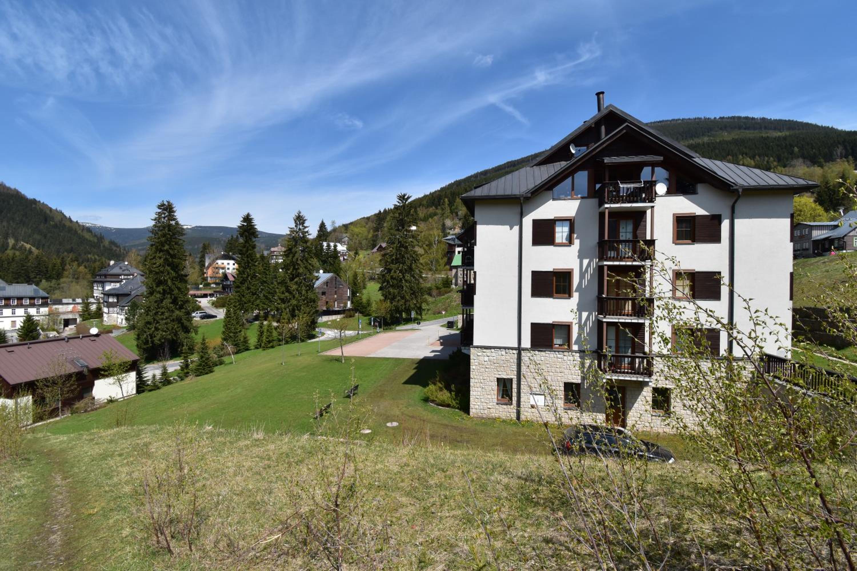 Apartment Dalibor II with private entrance and private garage