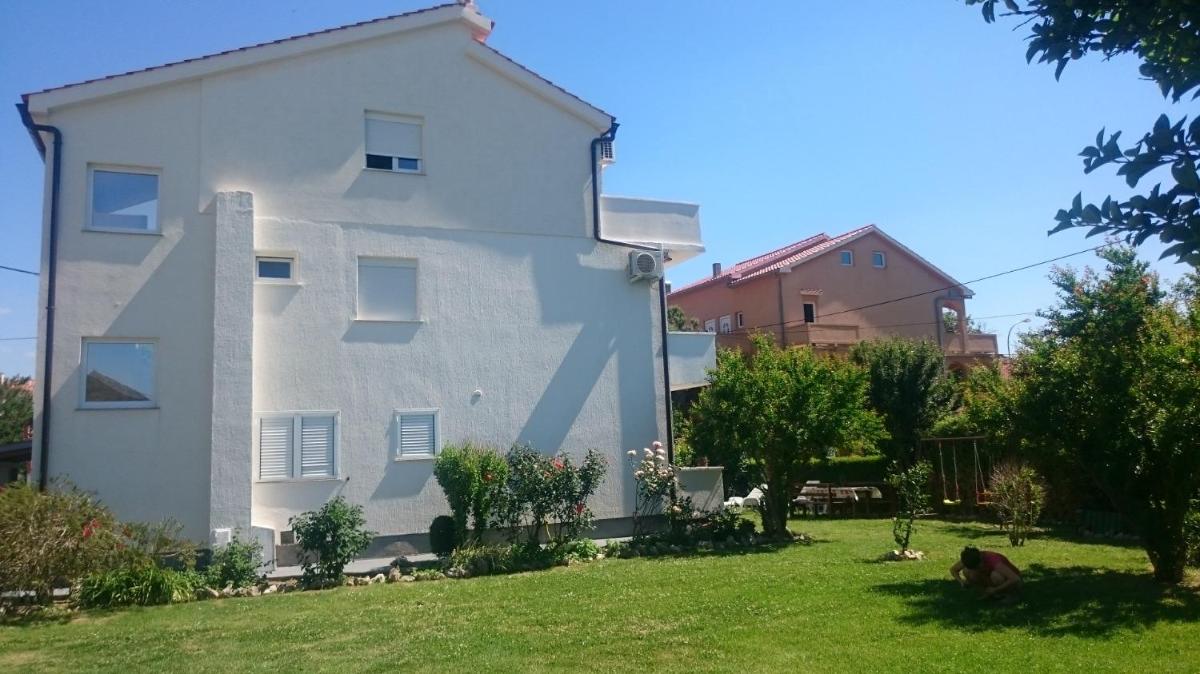 Apartments Dani - free parking view 2