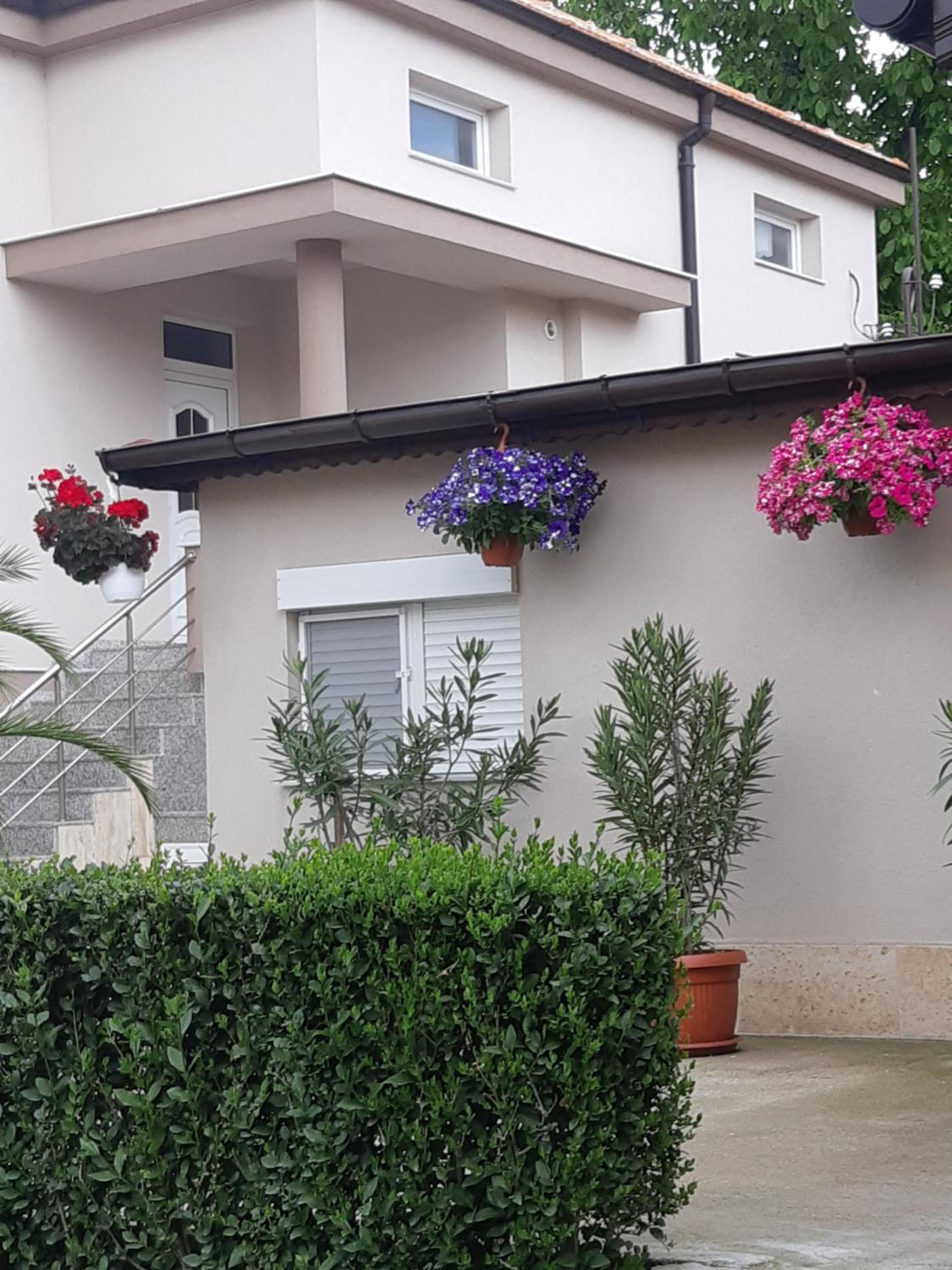 Villa Ros Guest House
