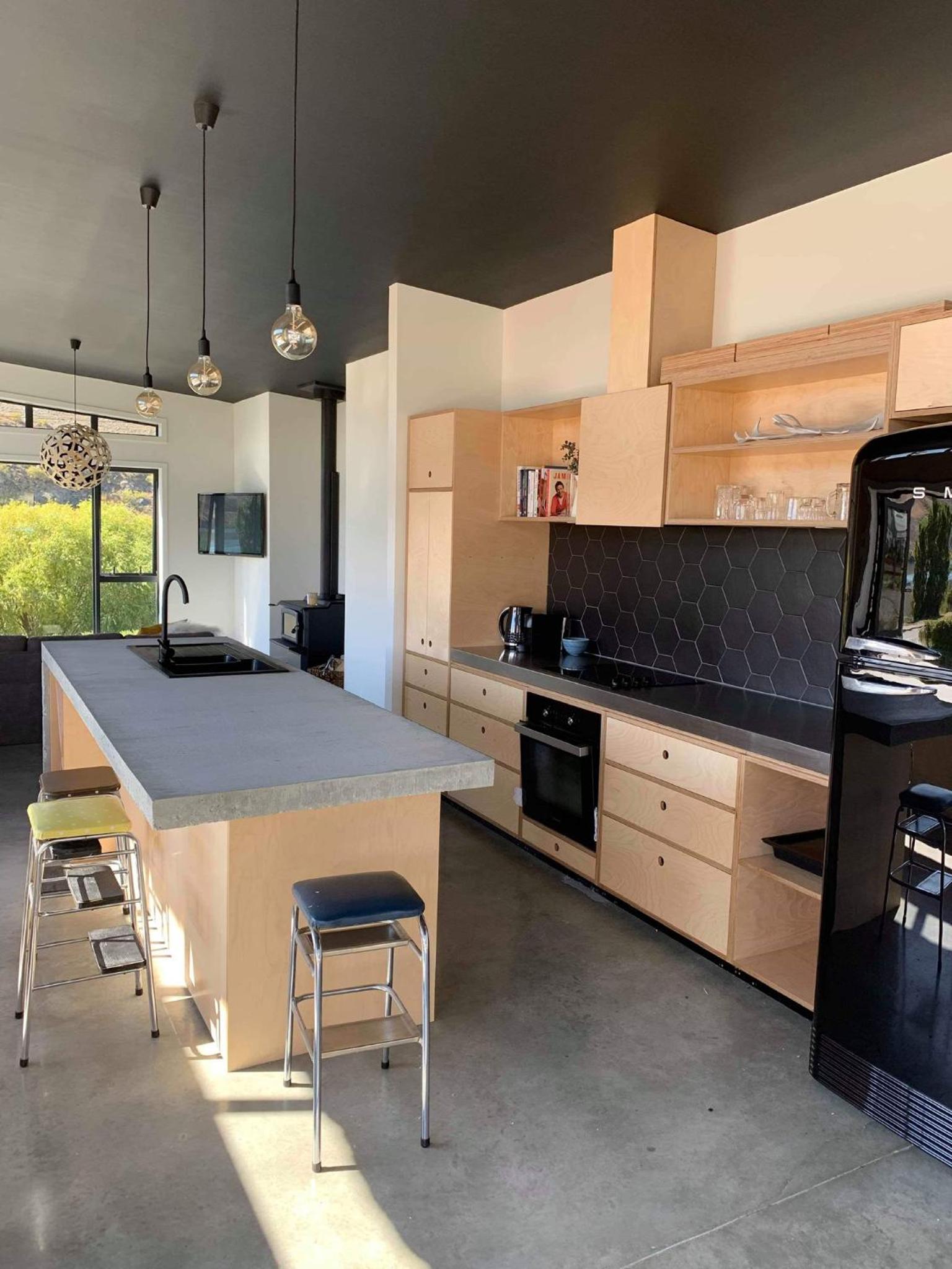 Lakefront Luxury In Old Cromwell **New 3BR Home** view 4