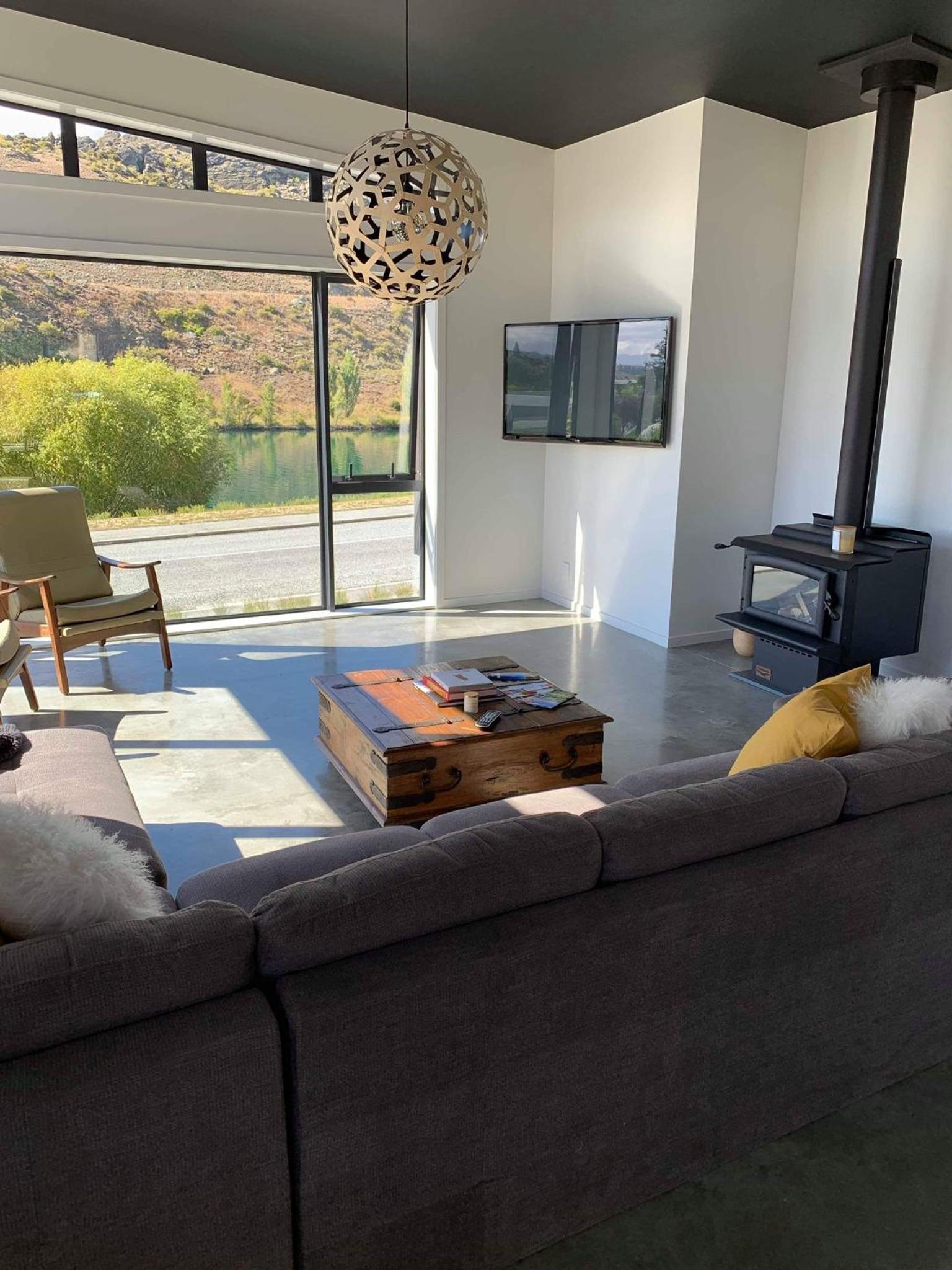 Lakefront Luxury In Old Cromwell **New 3BR Home** view 2