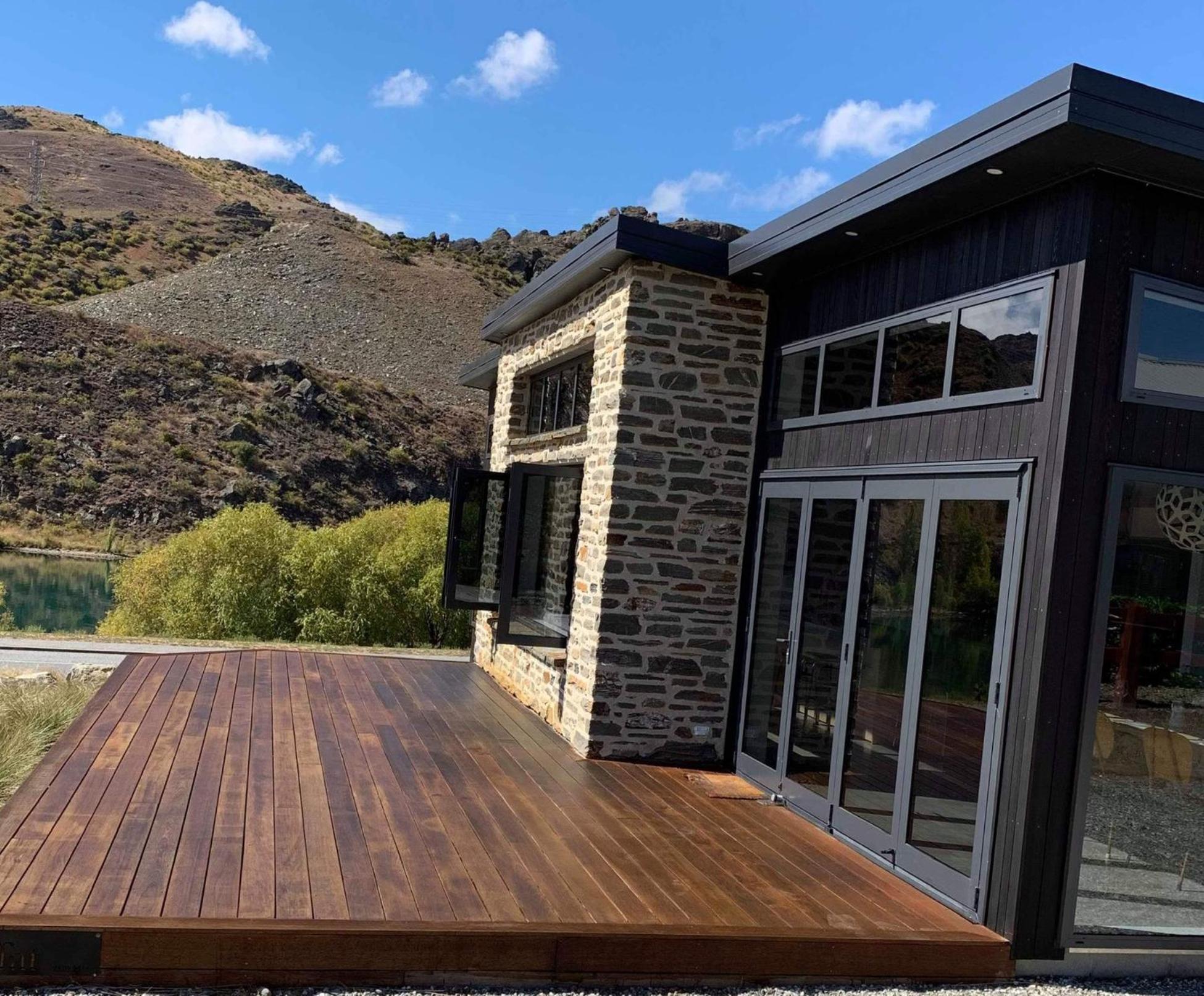 Hotel Lakefront Luxury In Old Cromwell **New 3BR Home** - Image 1