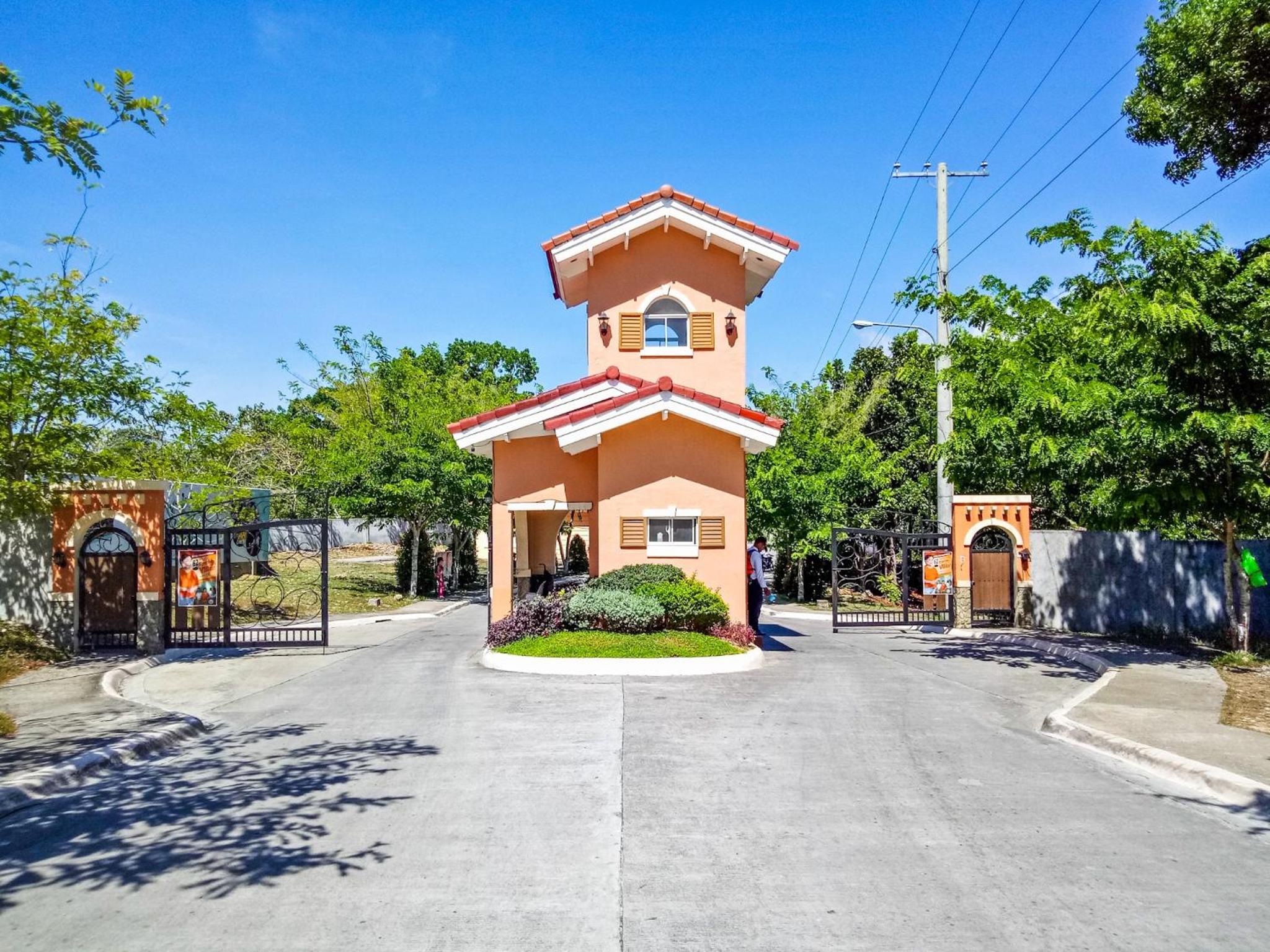 Hillview Apt w/ Pool Access - Free Wifi view 3