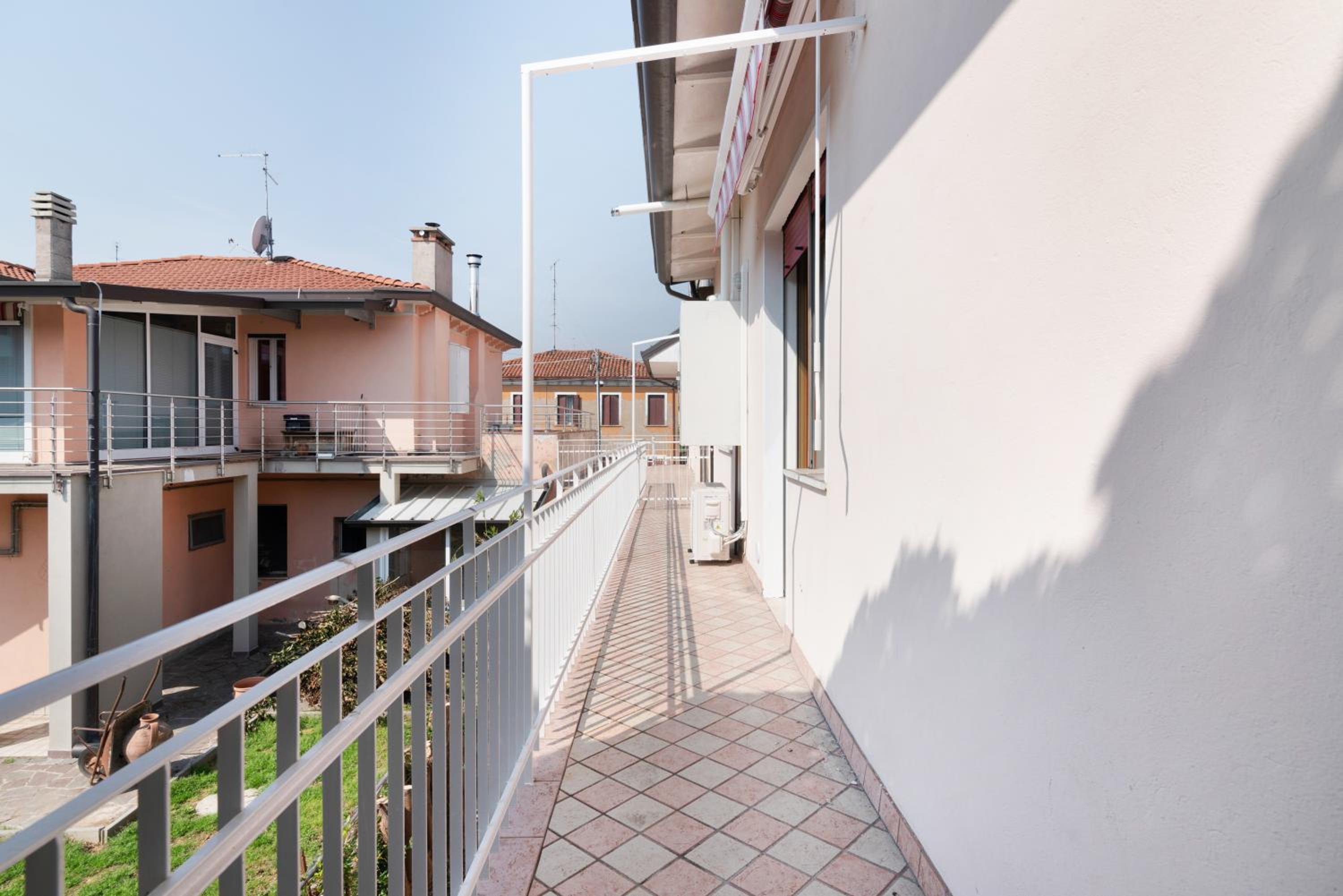GuestHost - Santa Rita Roomy Apartments photo 4