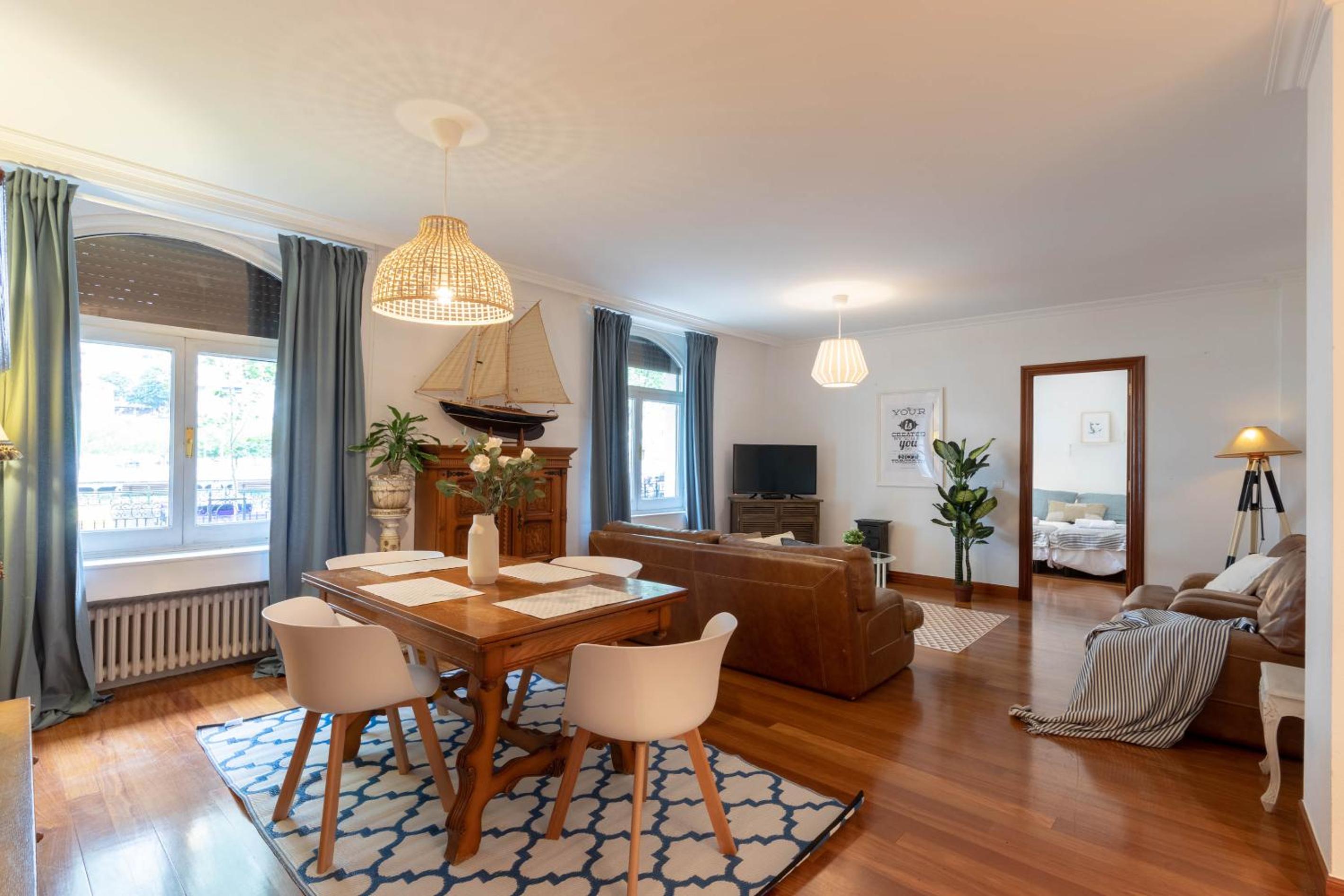 Bilbao Volantin I by Aston Rentals