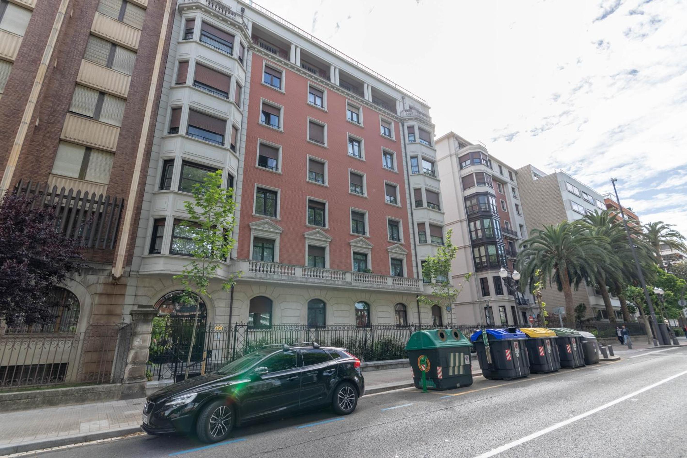 Bilbao Volantin I by Aston Rentals