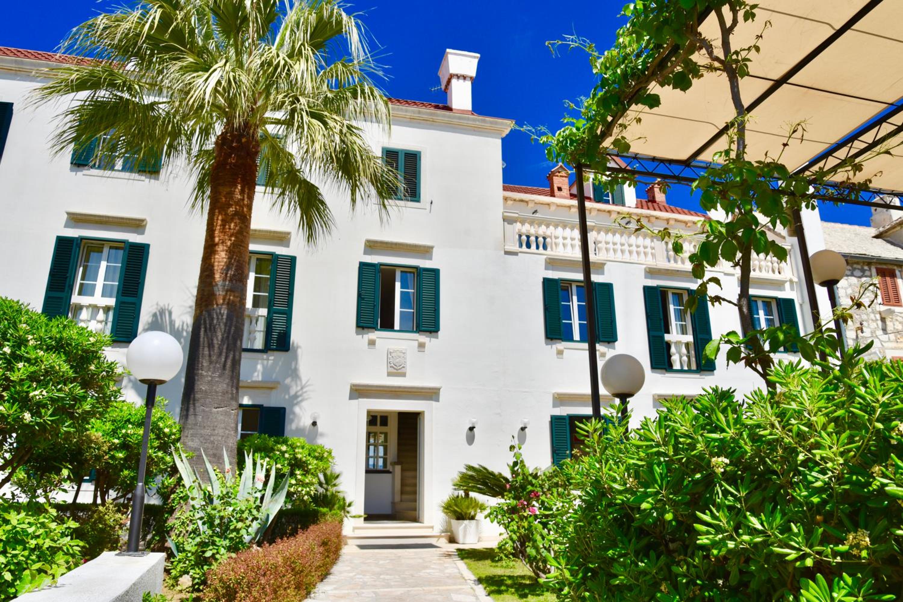 Hotel Villa Giardino Heritage Boutique Hotel Bol - Image 1