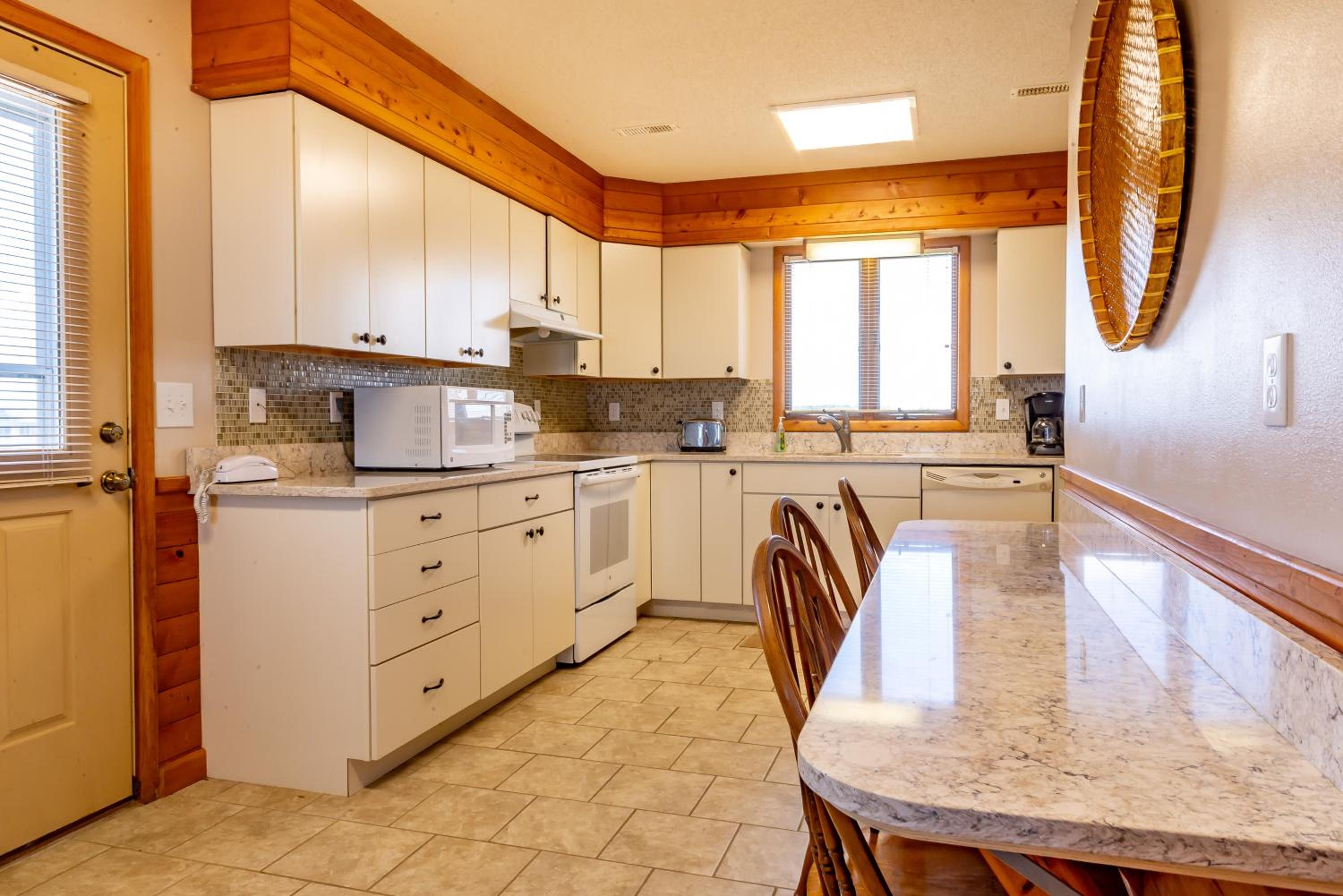 Jessea - Corolla, Ocean Sands, Oceanfront, Ocean Views, Private Walkway to Beach, Pool, Hot Tub