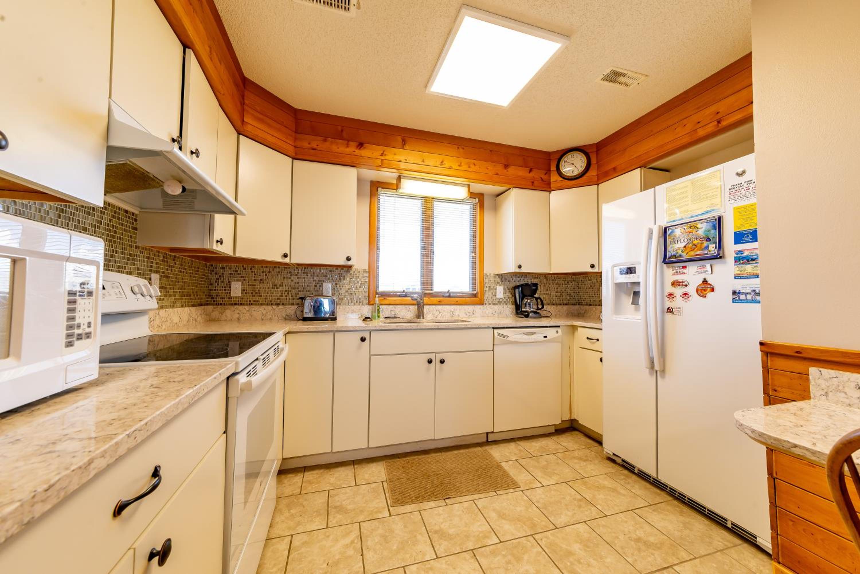 Jessea - Corolla, Ocean Sands, Oceanfront, Ocean Views, Private Walkway to Beach, Pool, Hot Tub