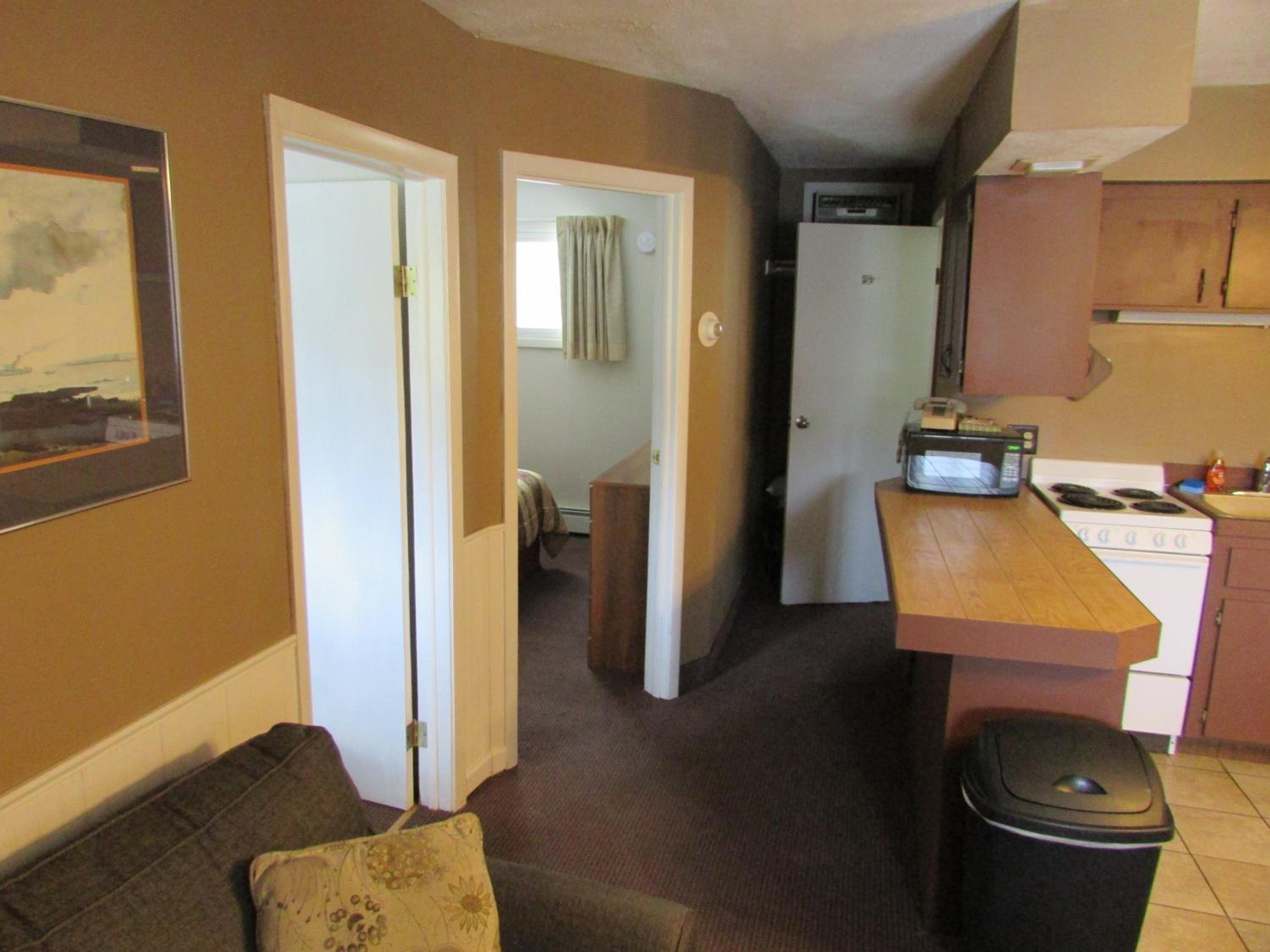 The Lake George Inn