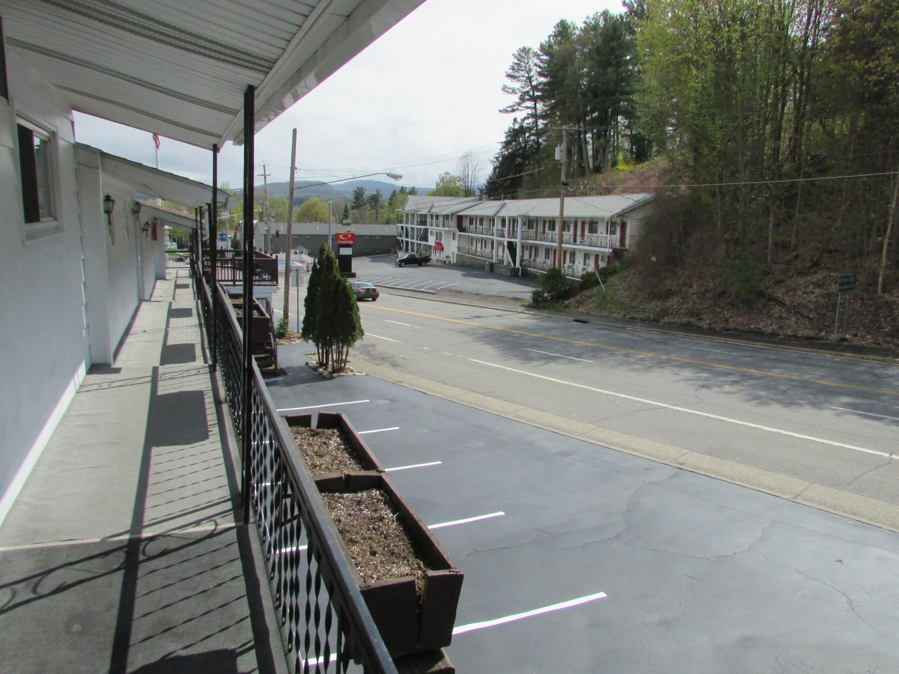 The Lake George Inn