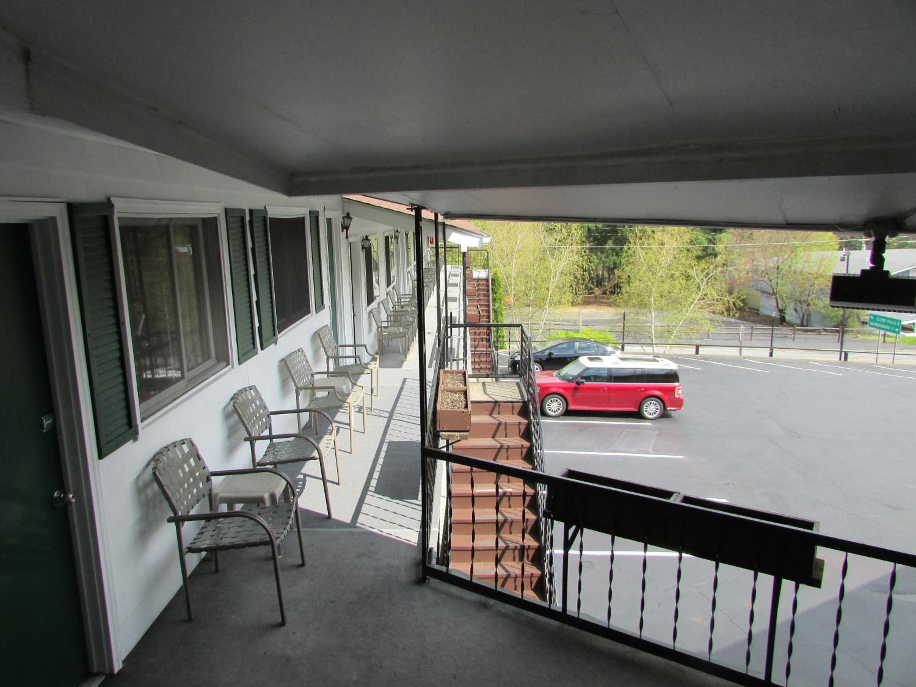 The Lake George Inn