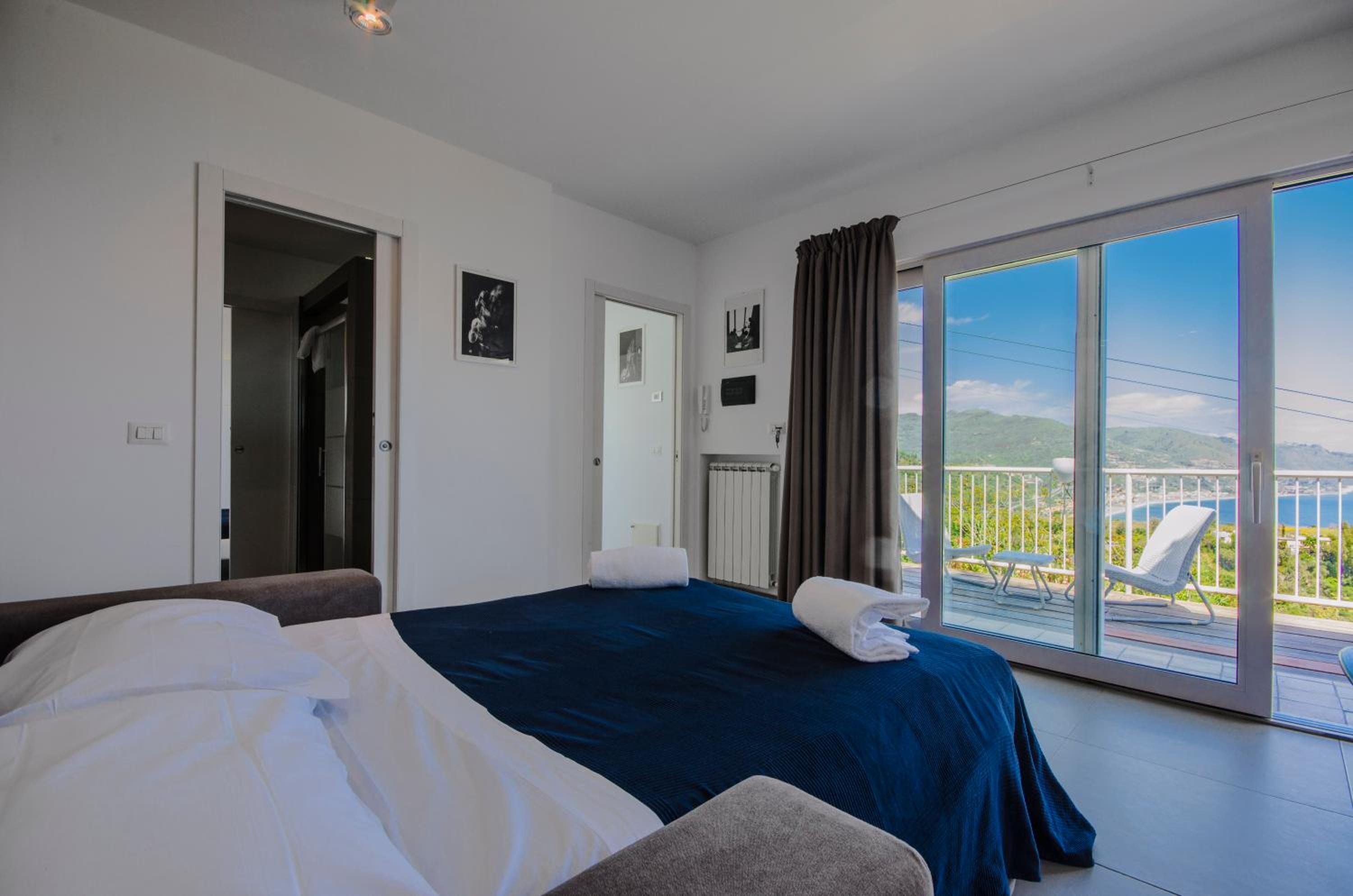 Luxury Taorum villa with spectacular sea views in Taormina
