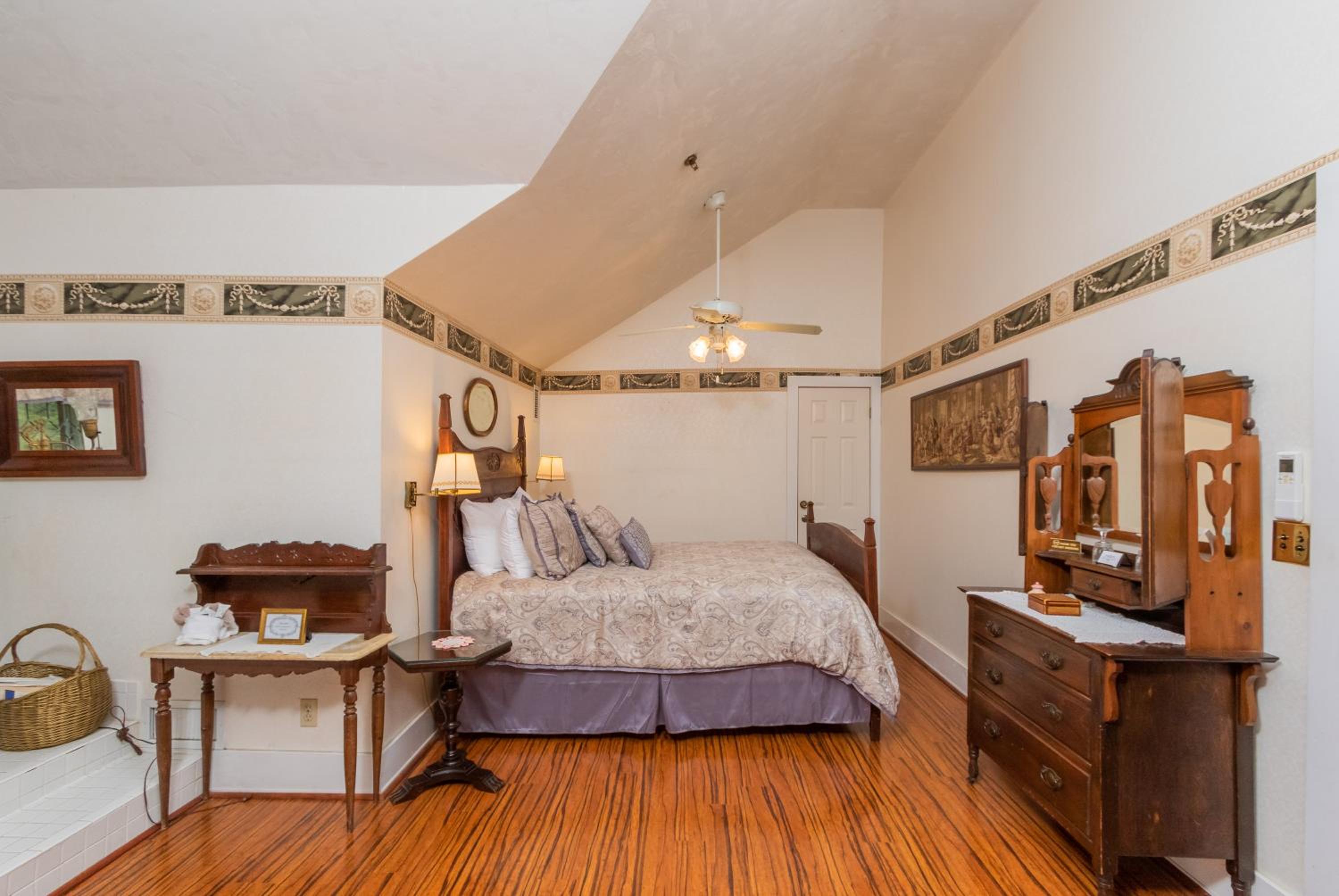 Herlong Mansion Bed & Breakfast