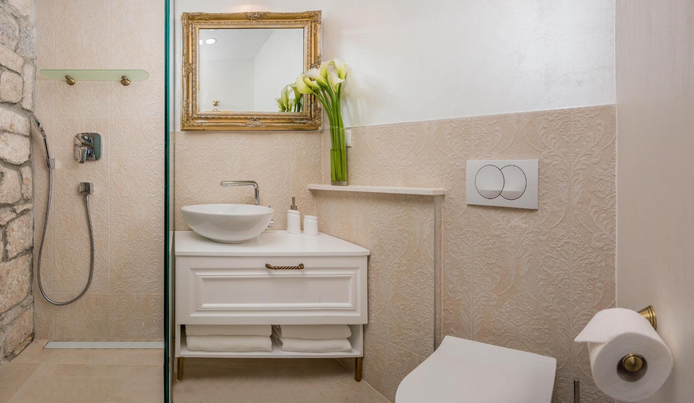 Jupiter Lux Rooms