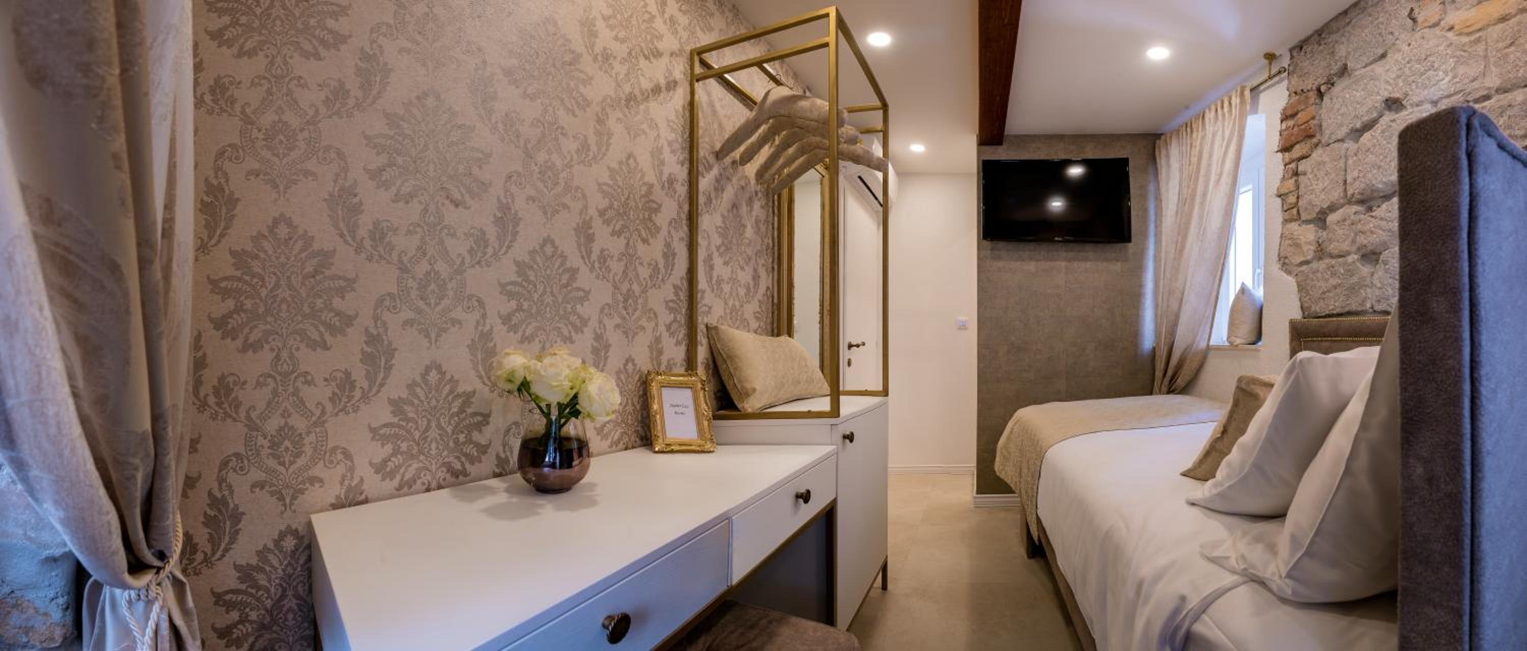 Jupiter Lux Rooms