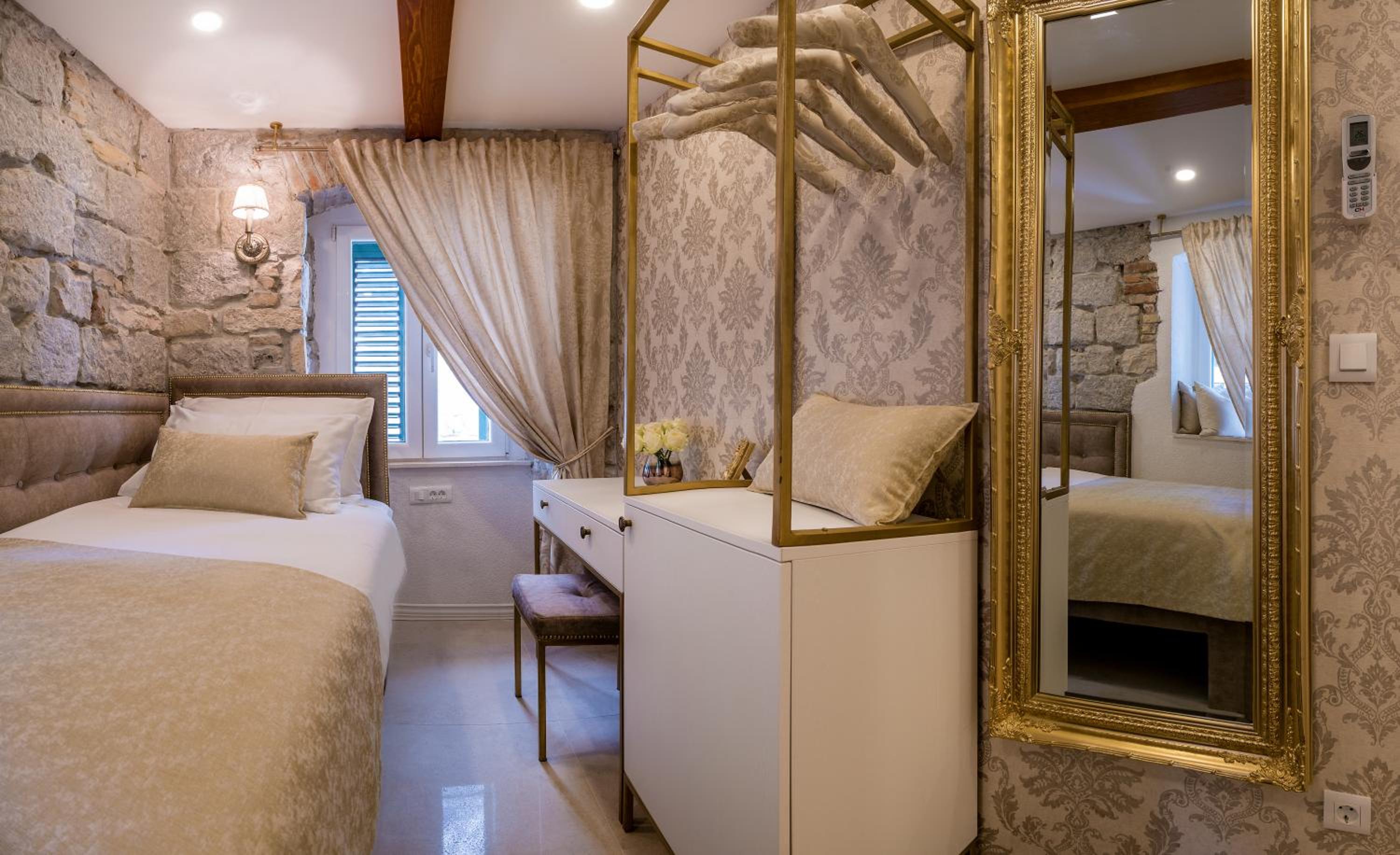 Jupiter Lux Rooms