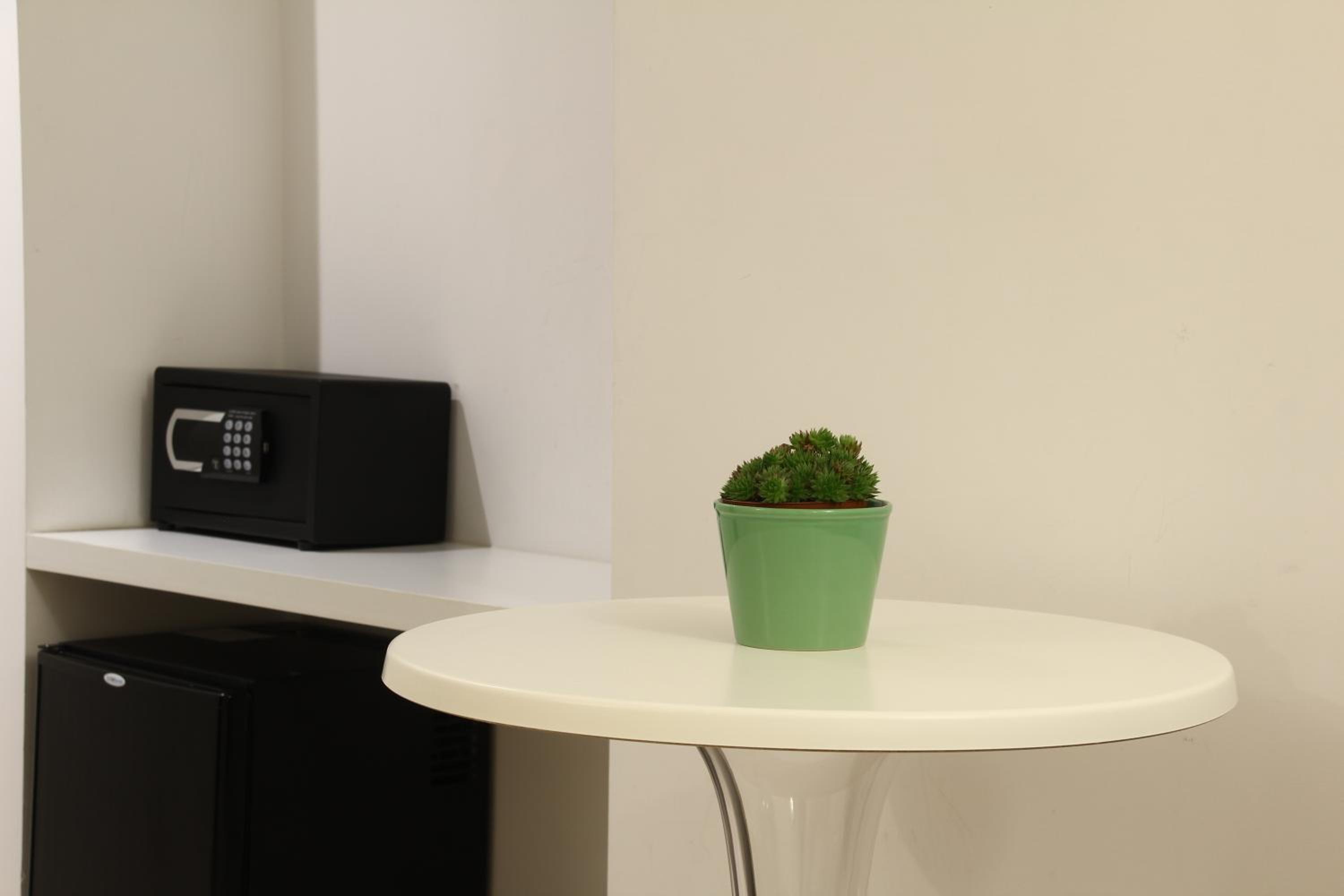 Lamia Room Rentals
