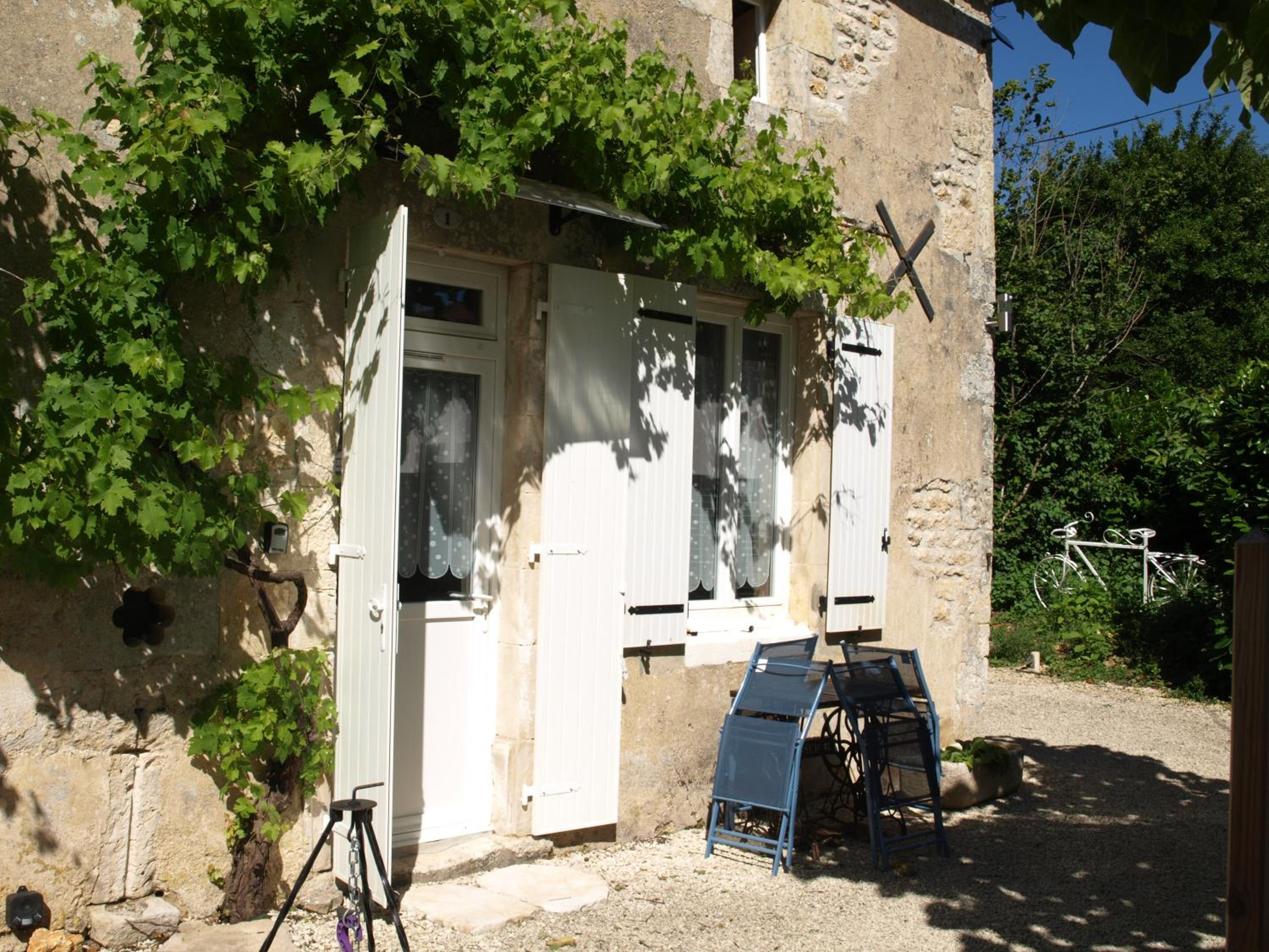 Photo 1
