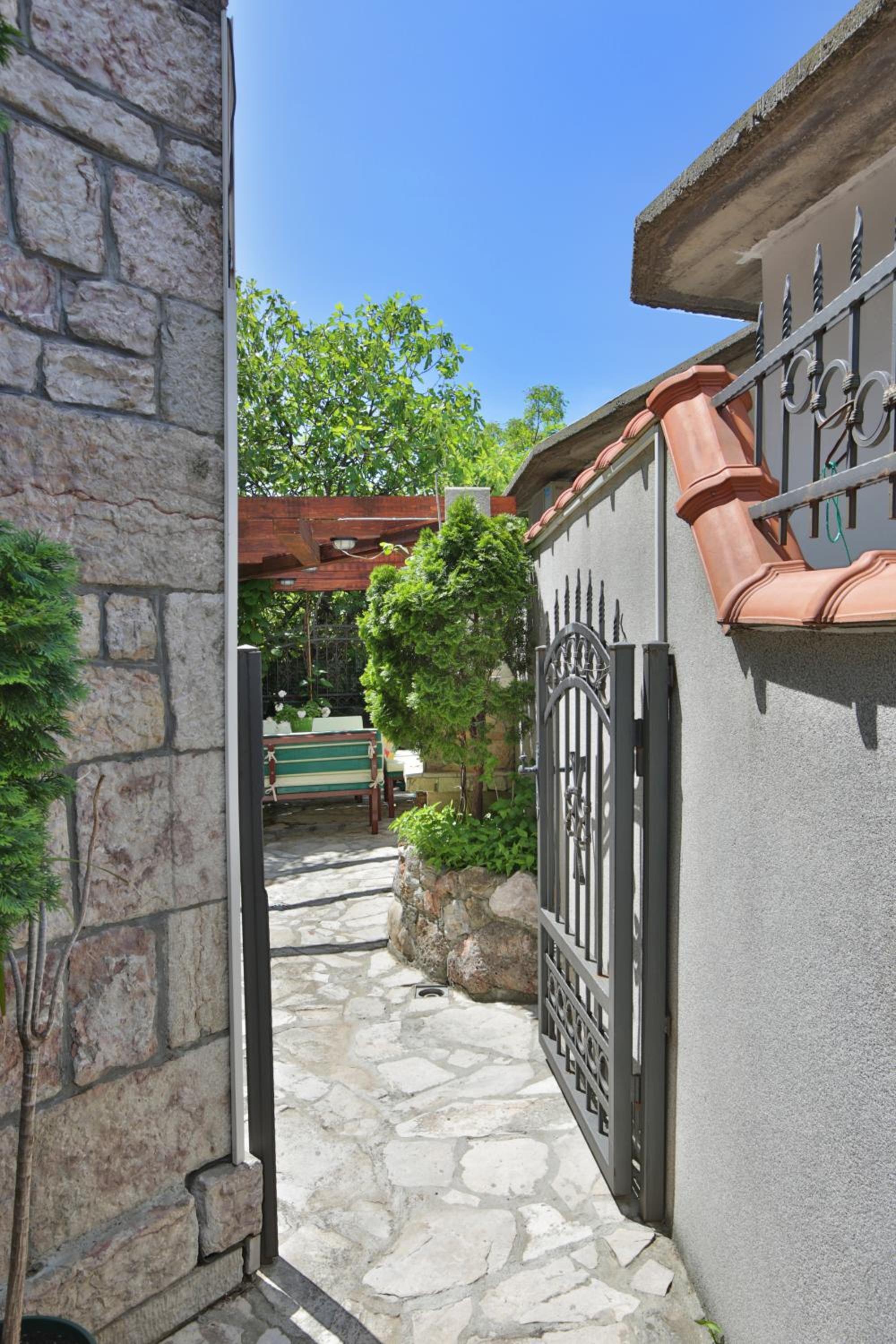 Photo 48