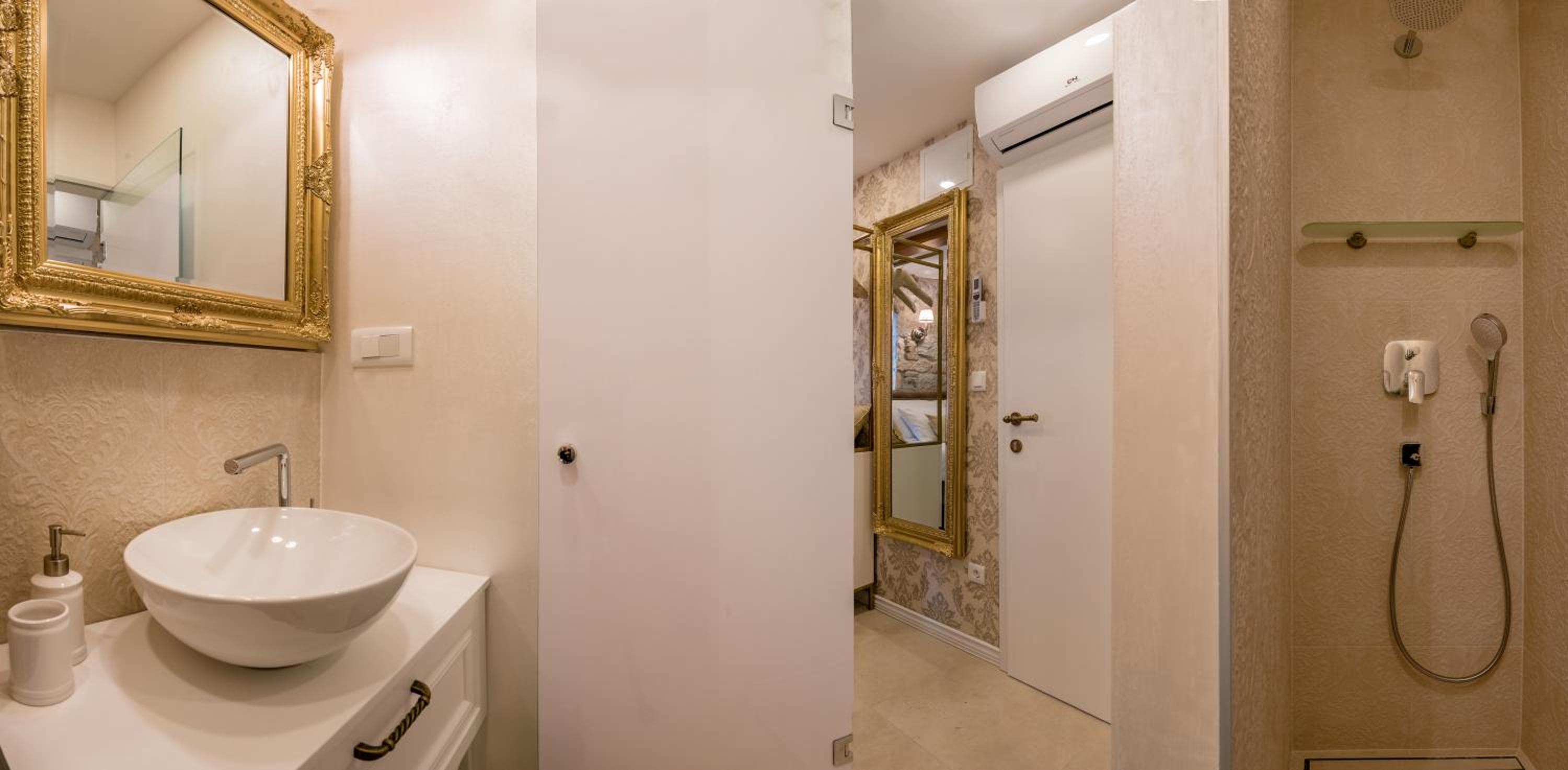 Jupiter Lux Rooms