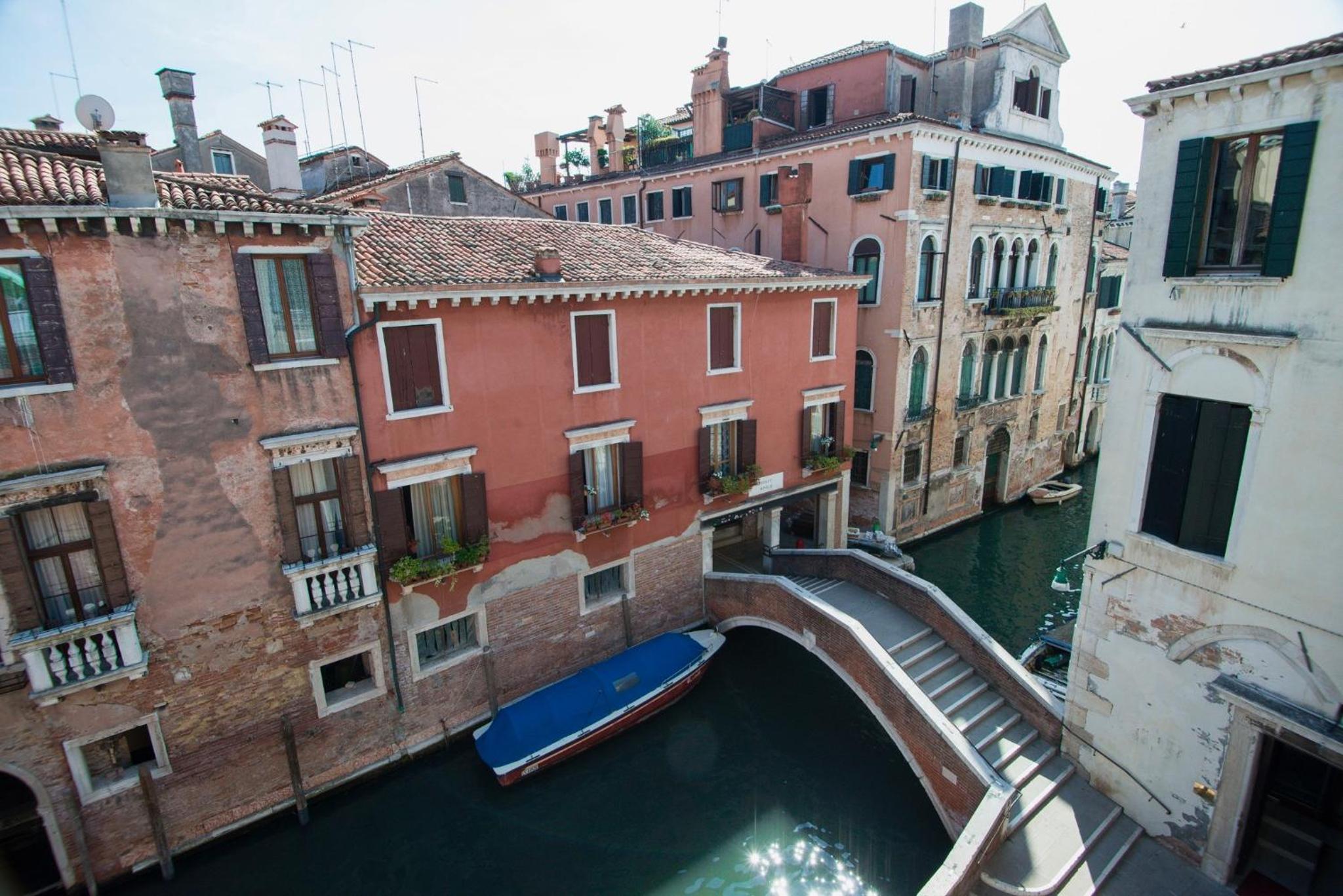 CA ZULIAN amazing canal view apartment