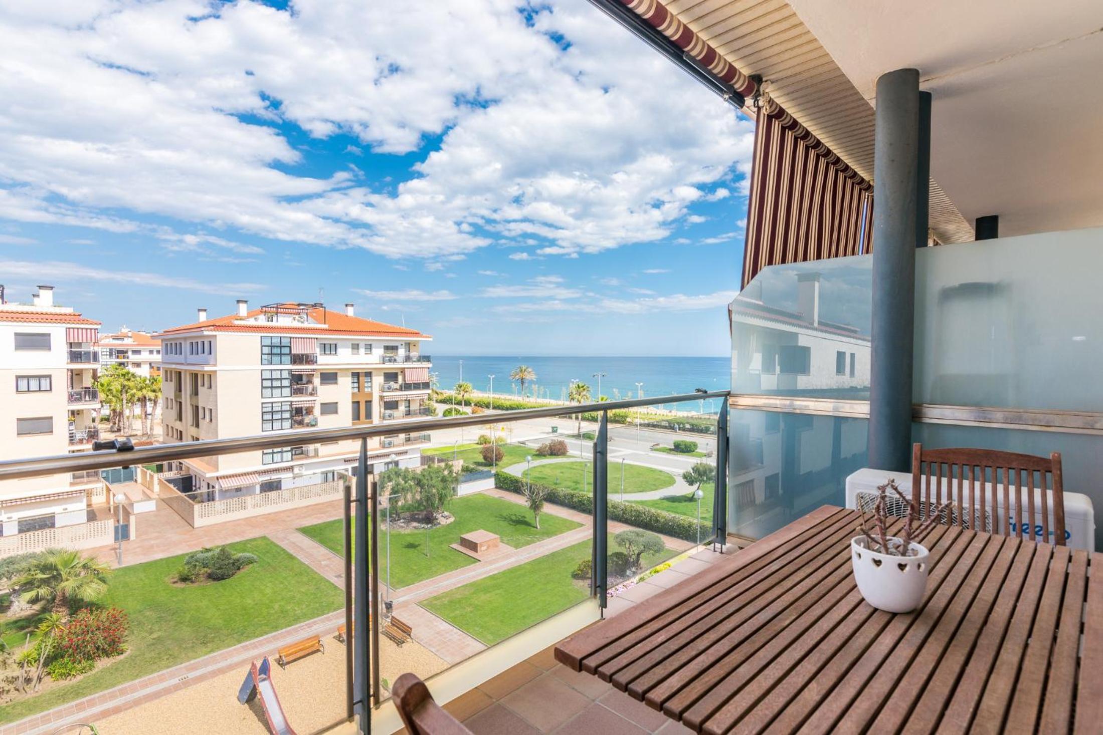 Pineda De Mar Vacations - HomeHolidaysRentals Escapade - Property Image 1
