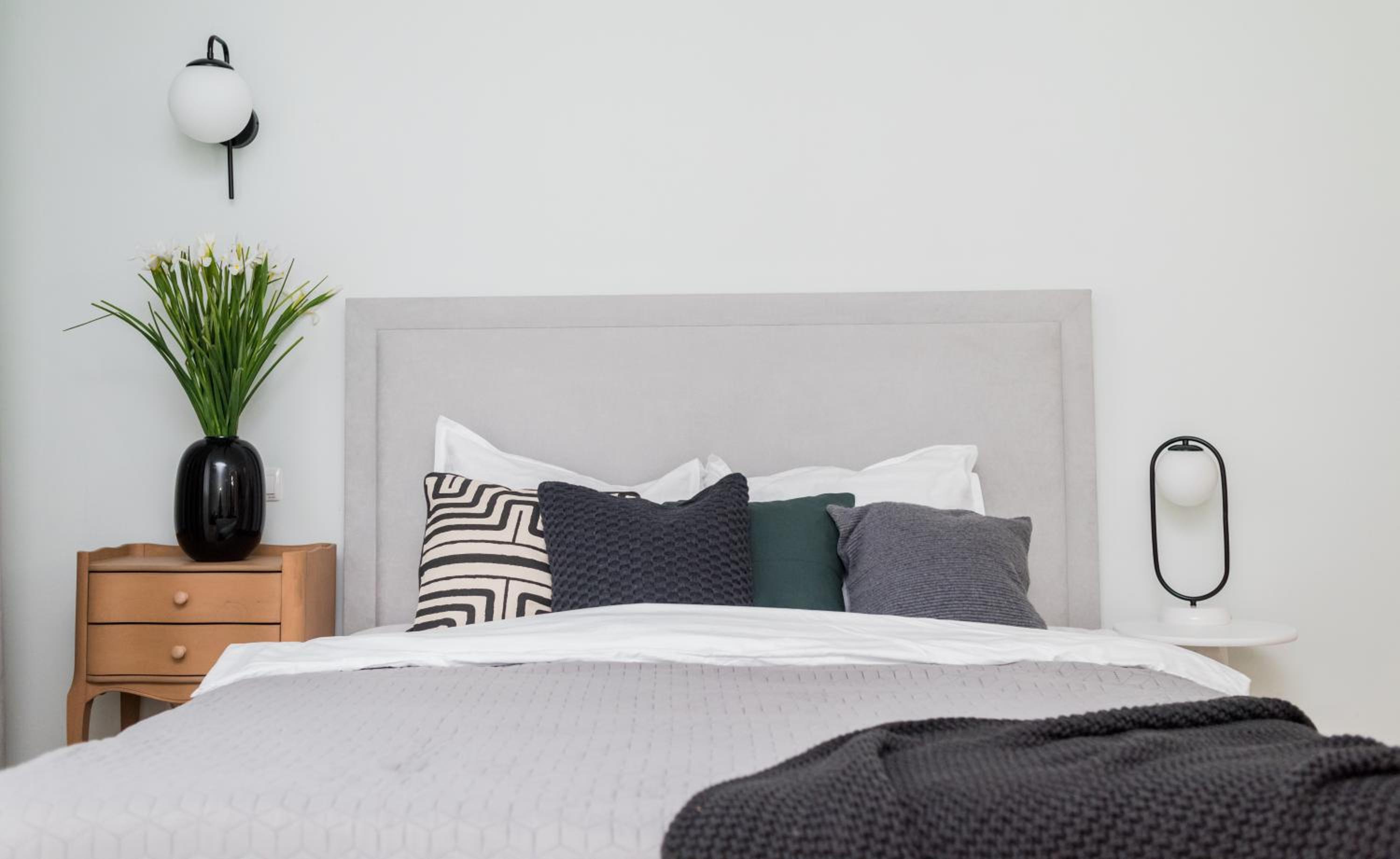 Explore the City from Its Center in a Chic Balcony Apartment view 3