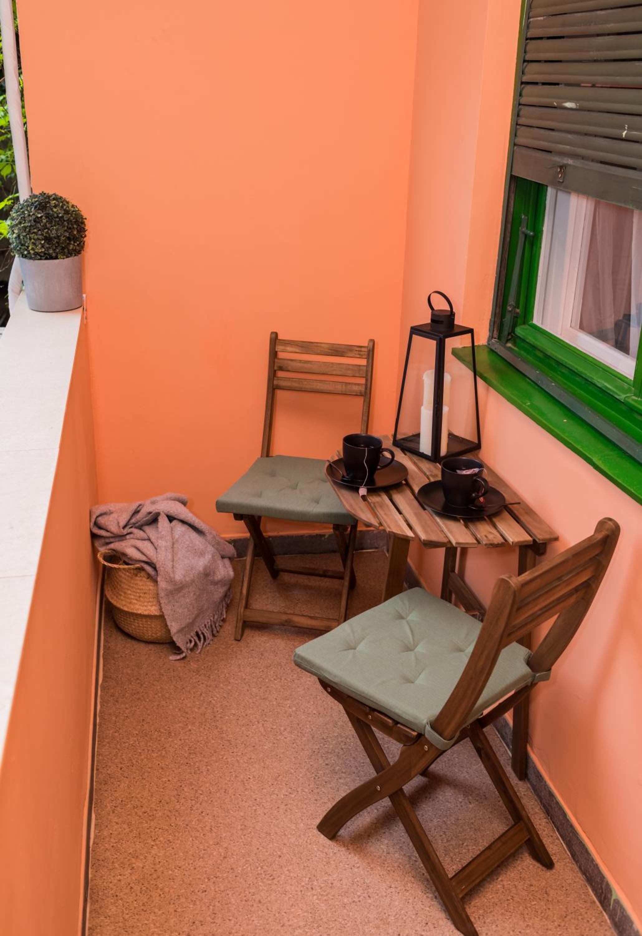 Explore the City from Its Center in a Chic Balcony Apartment view 2