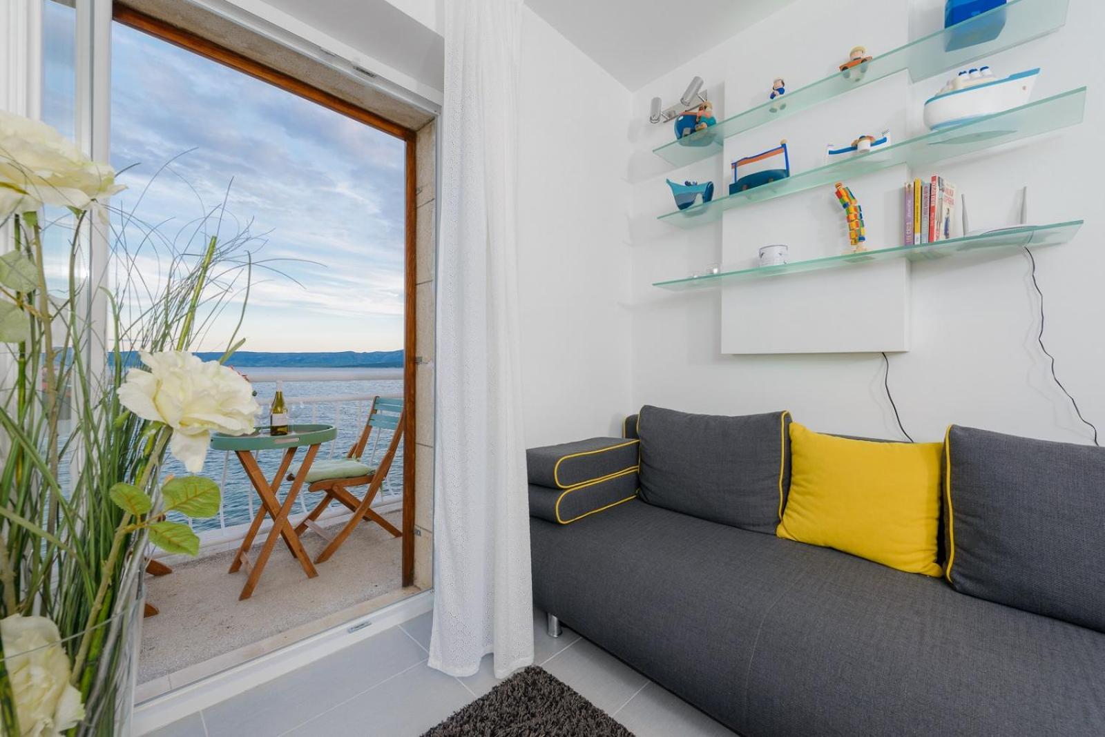 TOP LOCATION! BEACH & CENTER APT 4 view 2