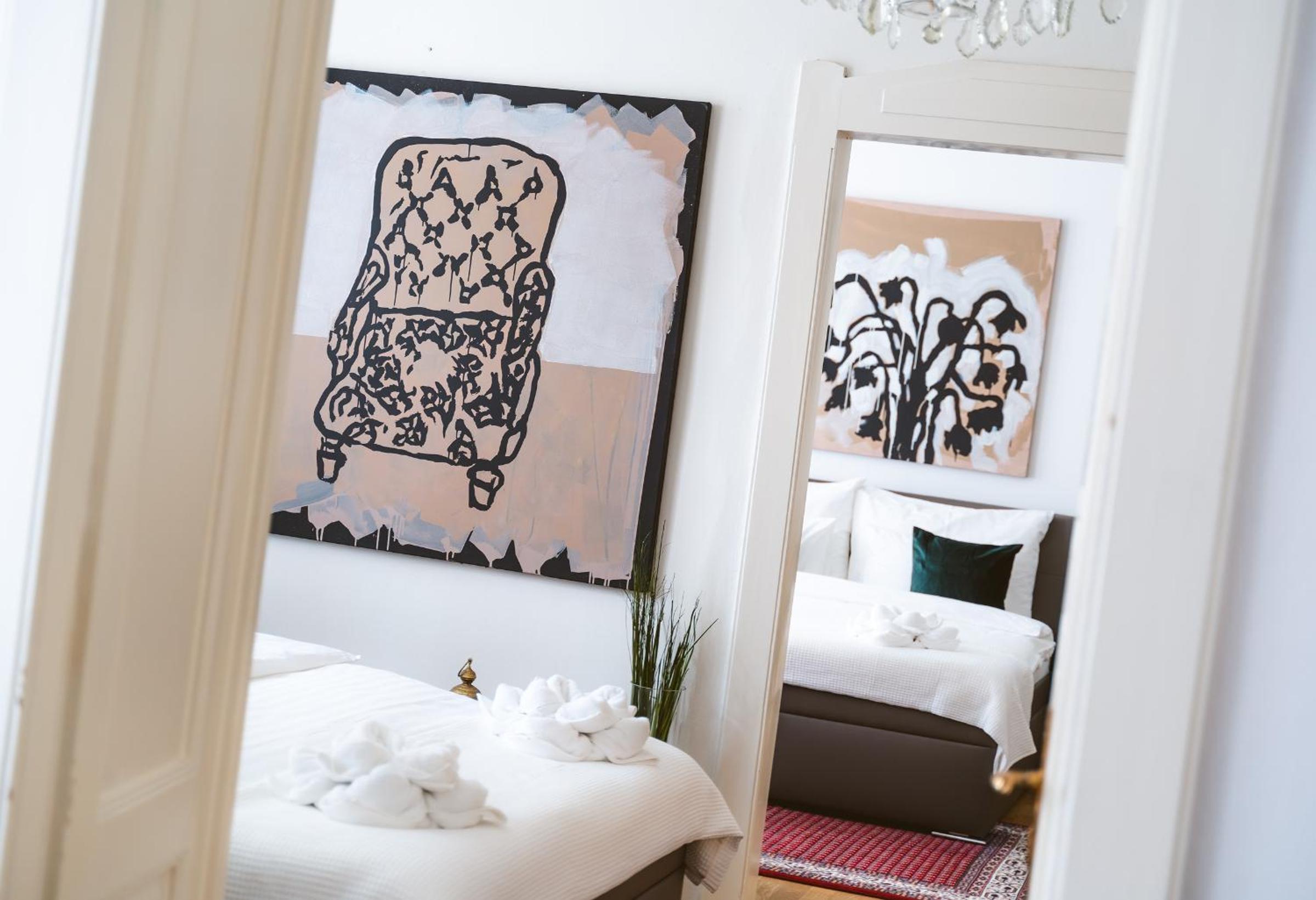 Kafka Apartment 4BR+2bath Old Town