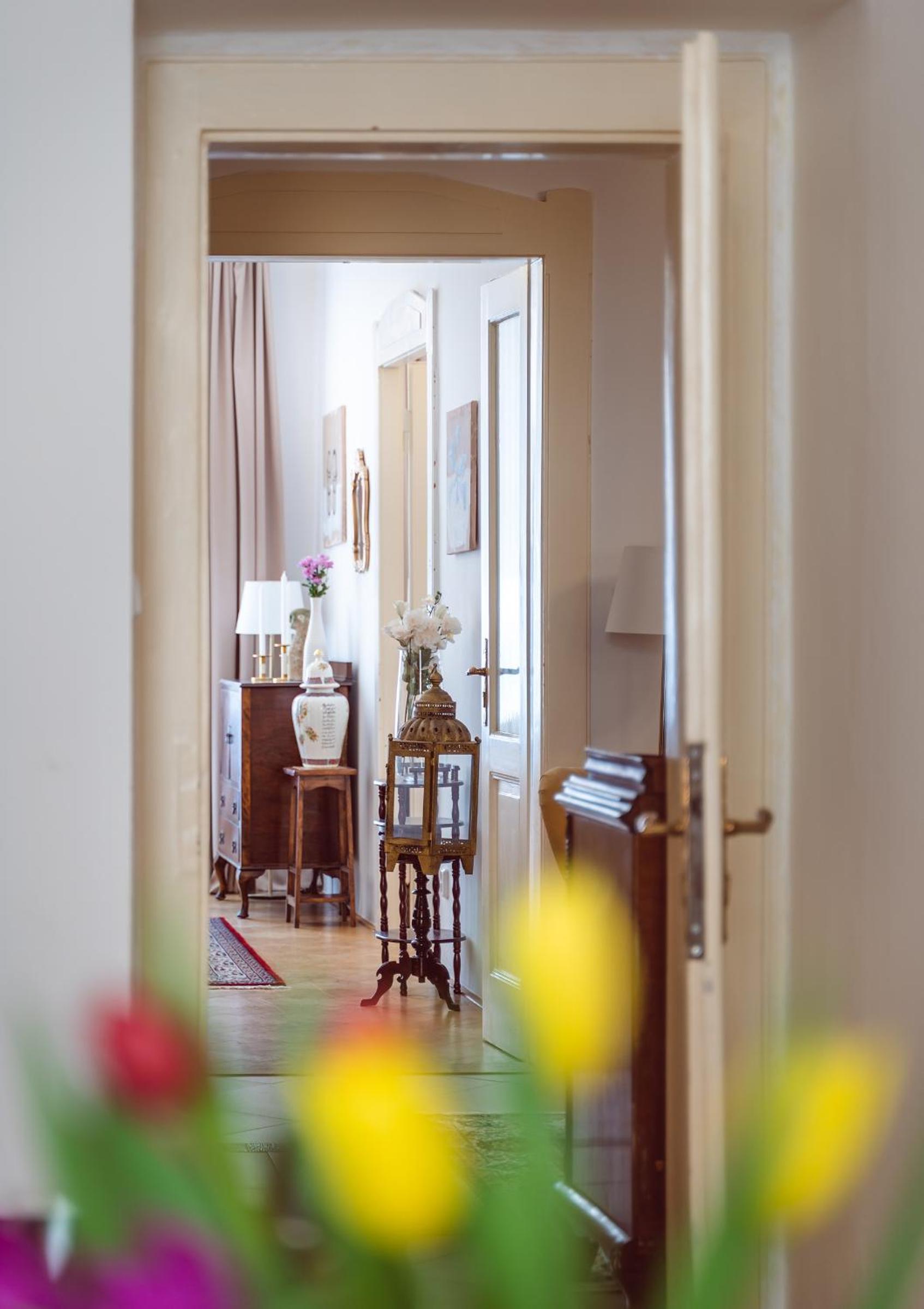 Kafka Apartment 4BR+2bath Old Town