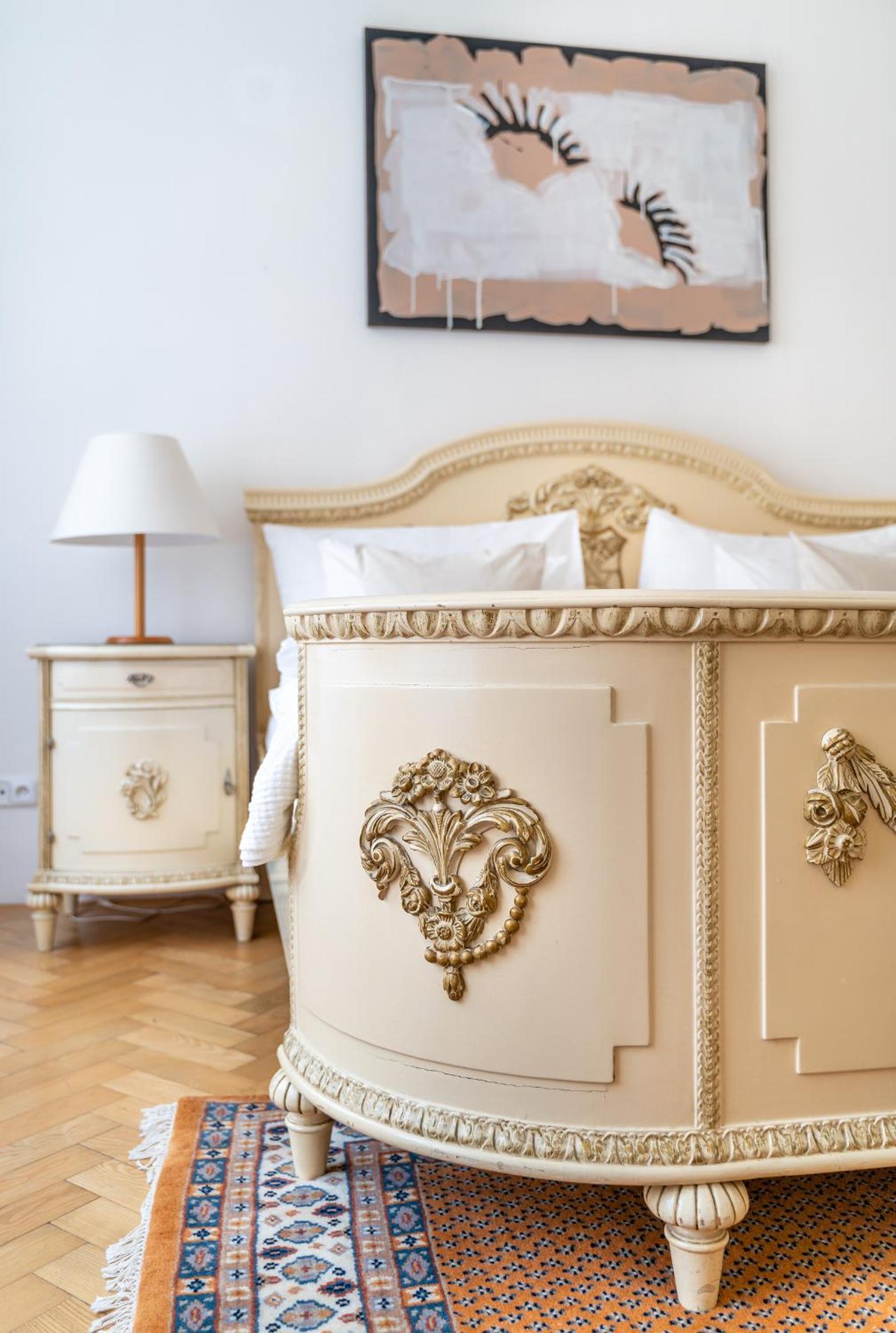 Kafka Apartment 4BR+2bath Old Town