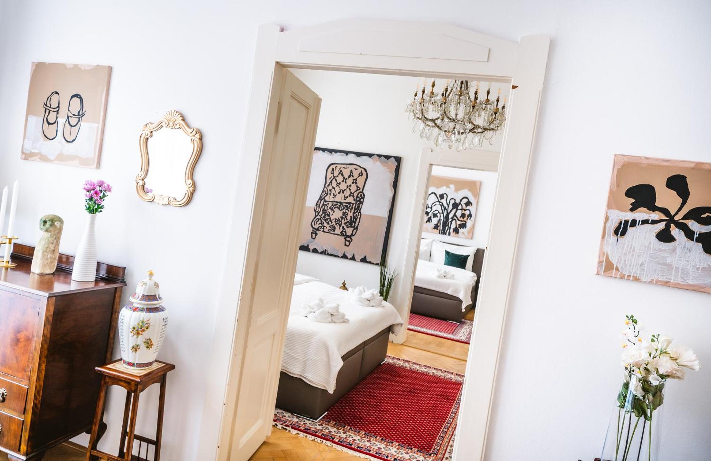 Kafka Apartment 4BR+2bath Old Town