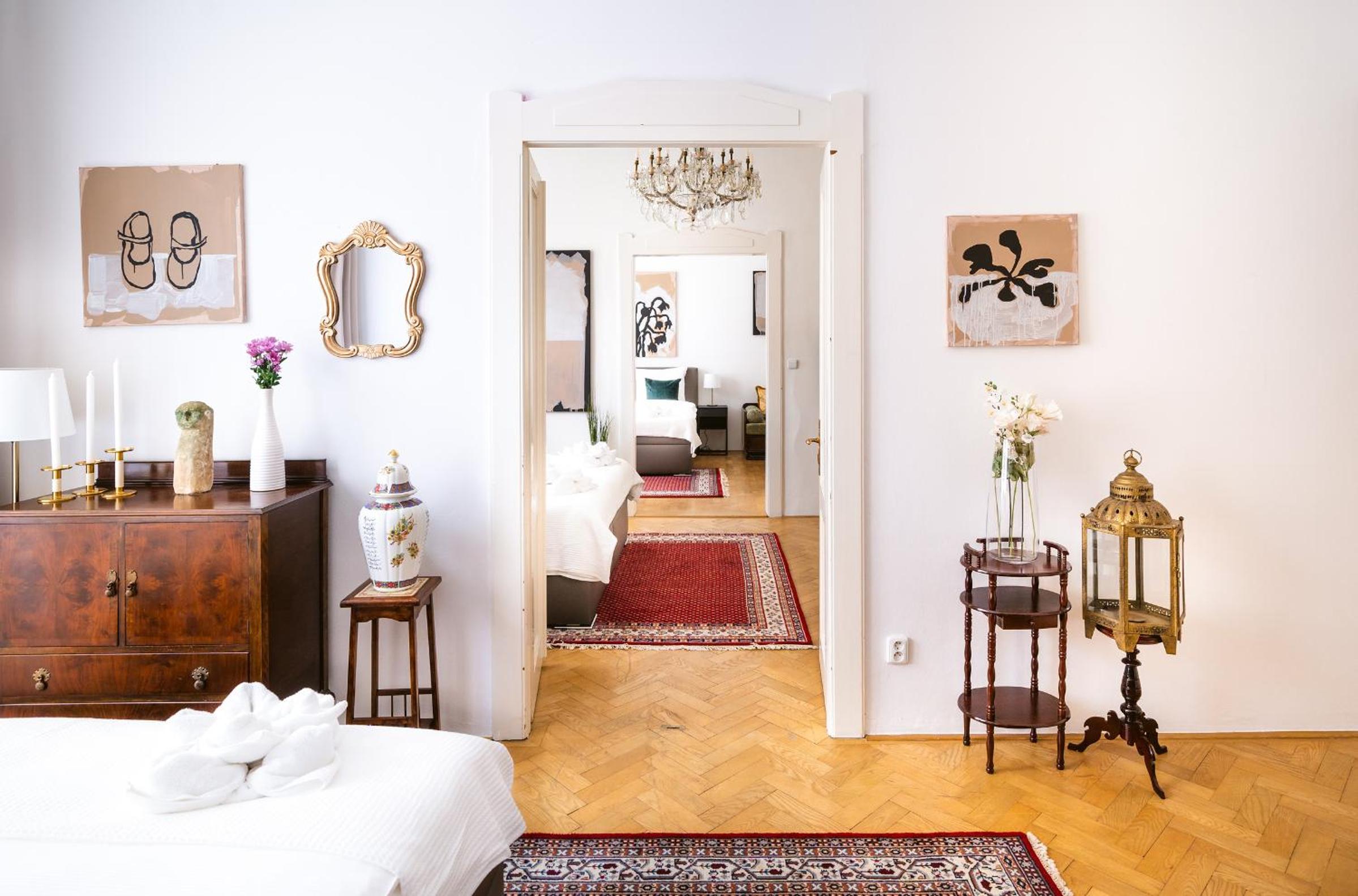 Kafka Apartment 4BR+2bath Old Town