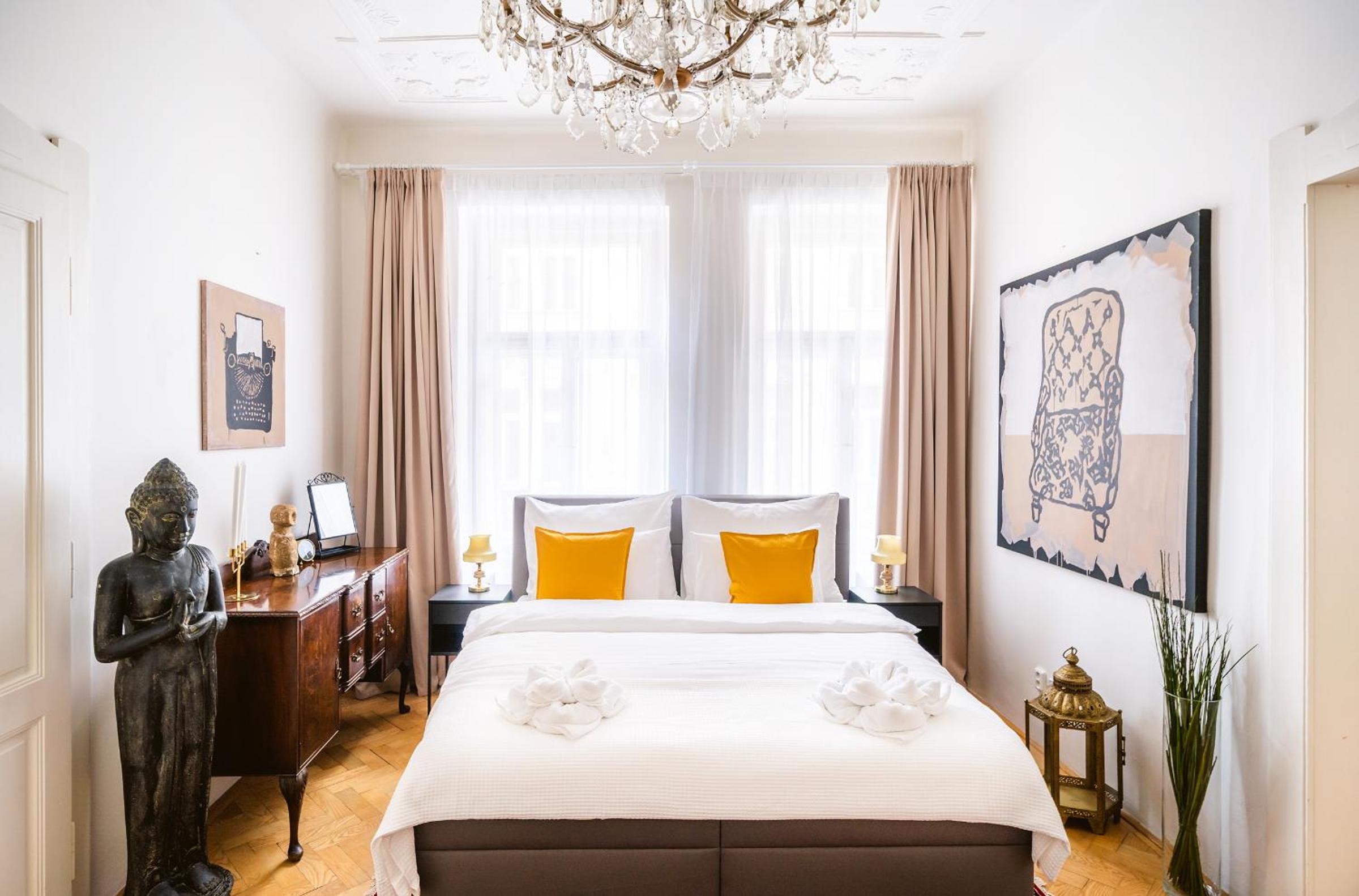 Kafka Apartment 4BR+2bath Old Town