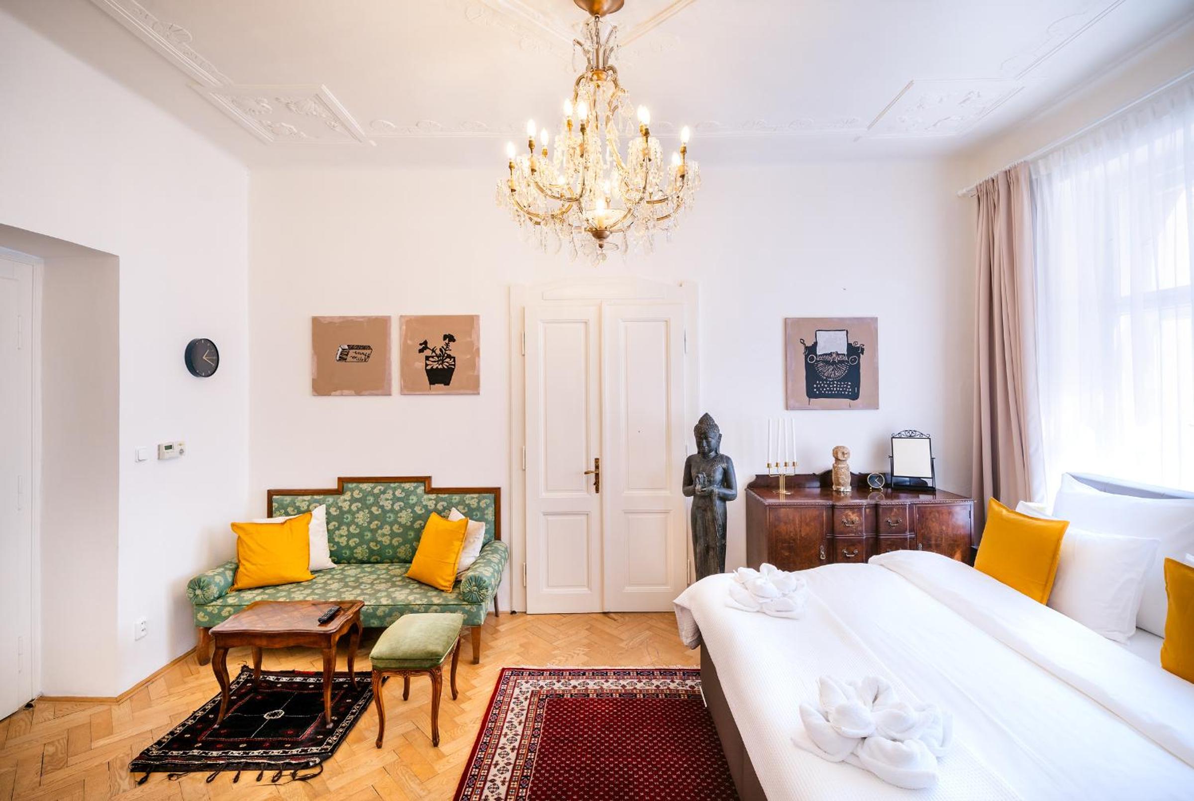 Kafka Apartment 4BR+2bath Old Town