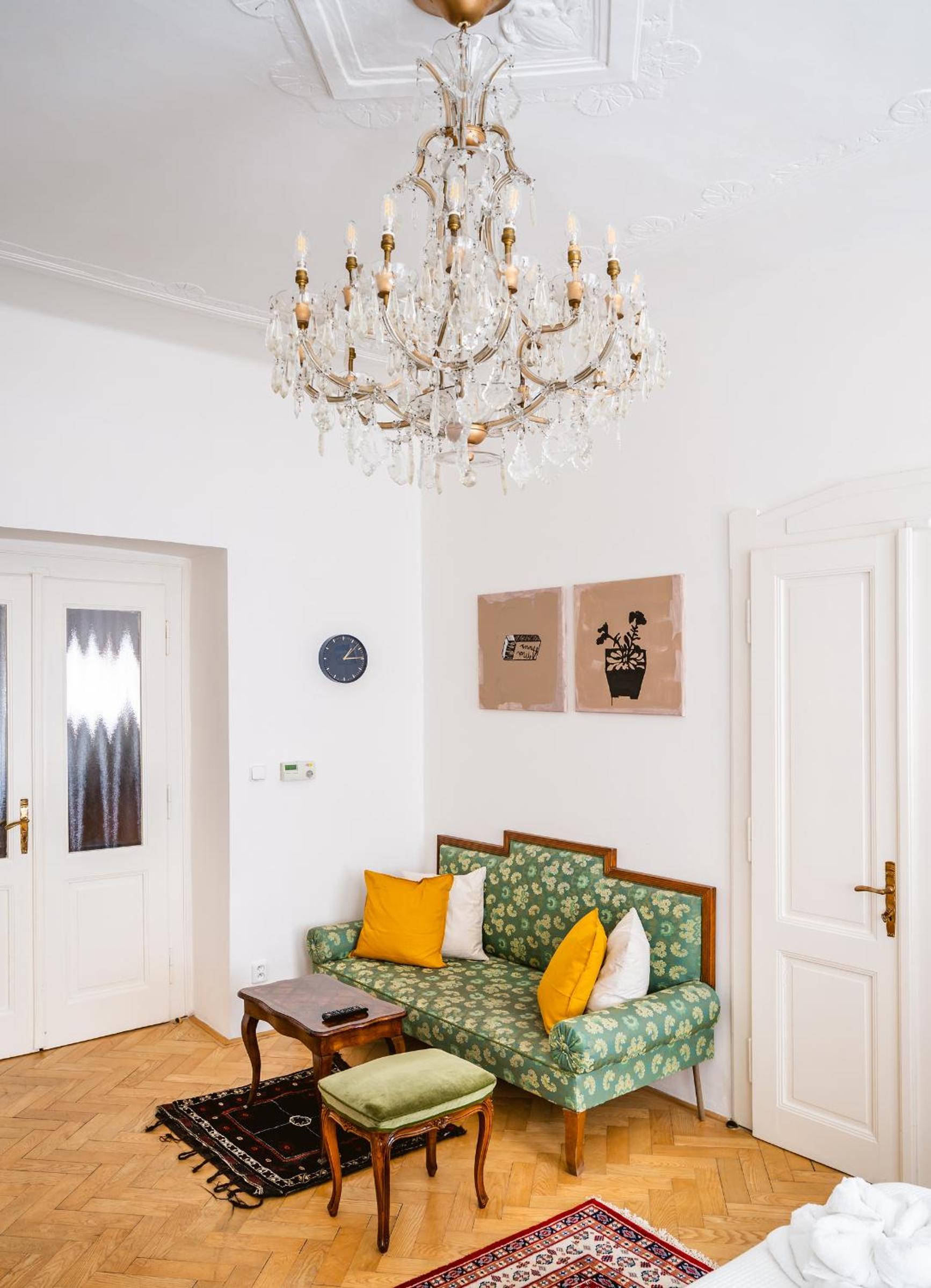 Kafka Apartment 4BR+2bath Old Town