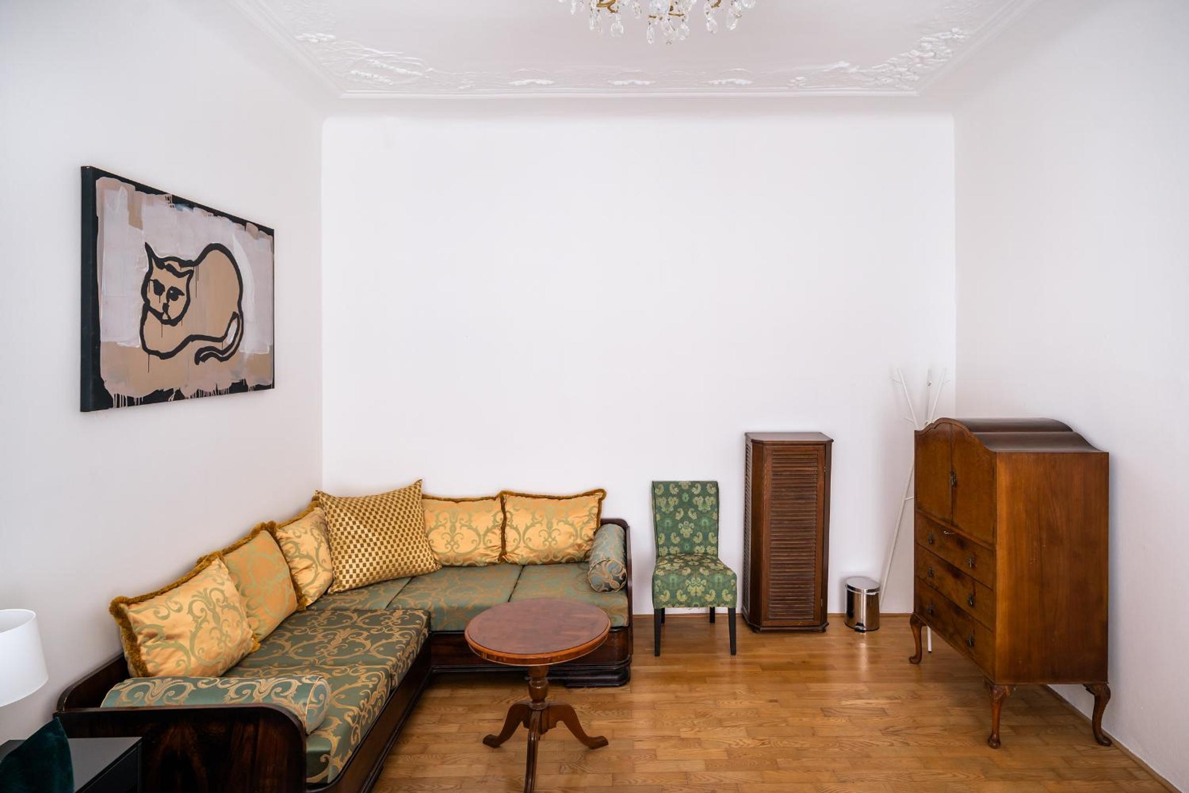 Kafka Apartment 4BR+2bath Old Town
