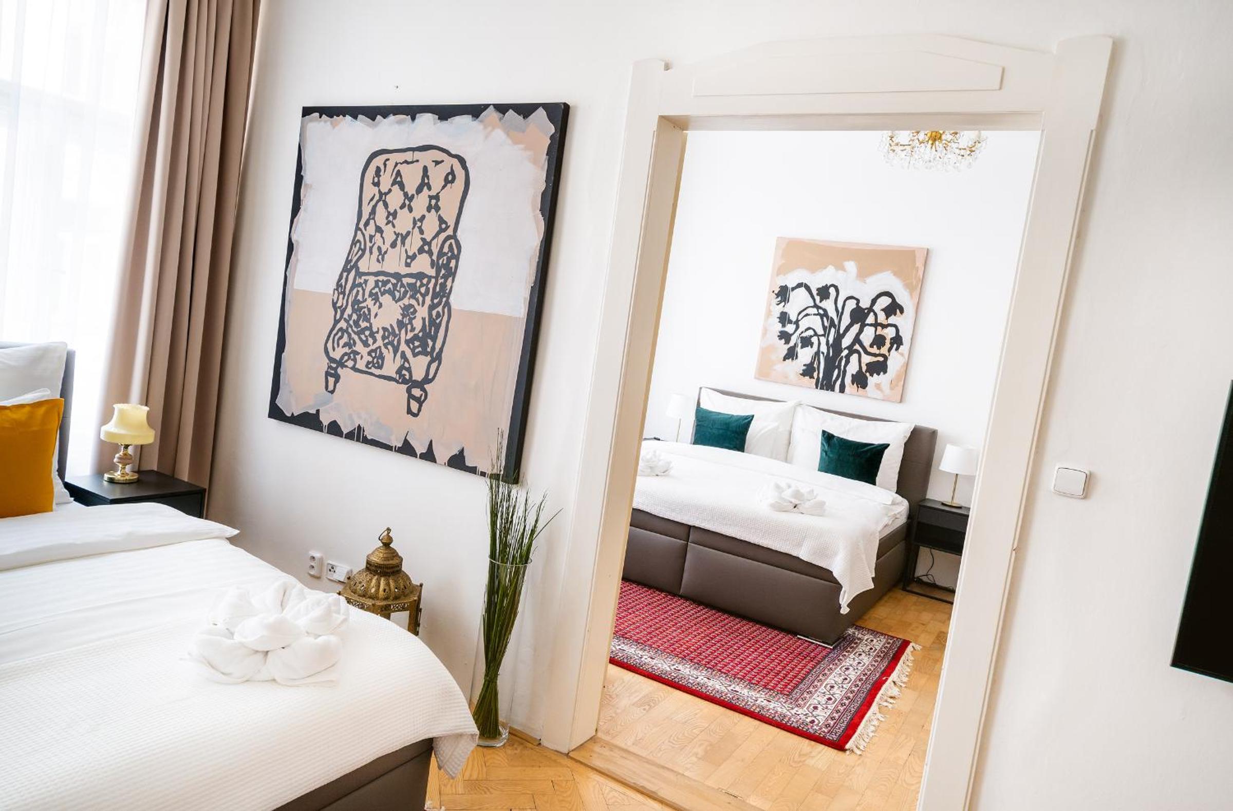 Kafka Apartment 4BR+2bath Old Town