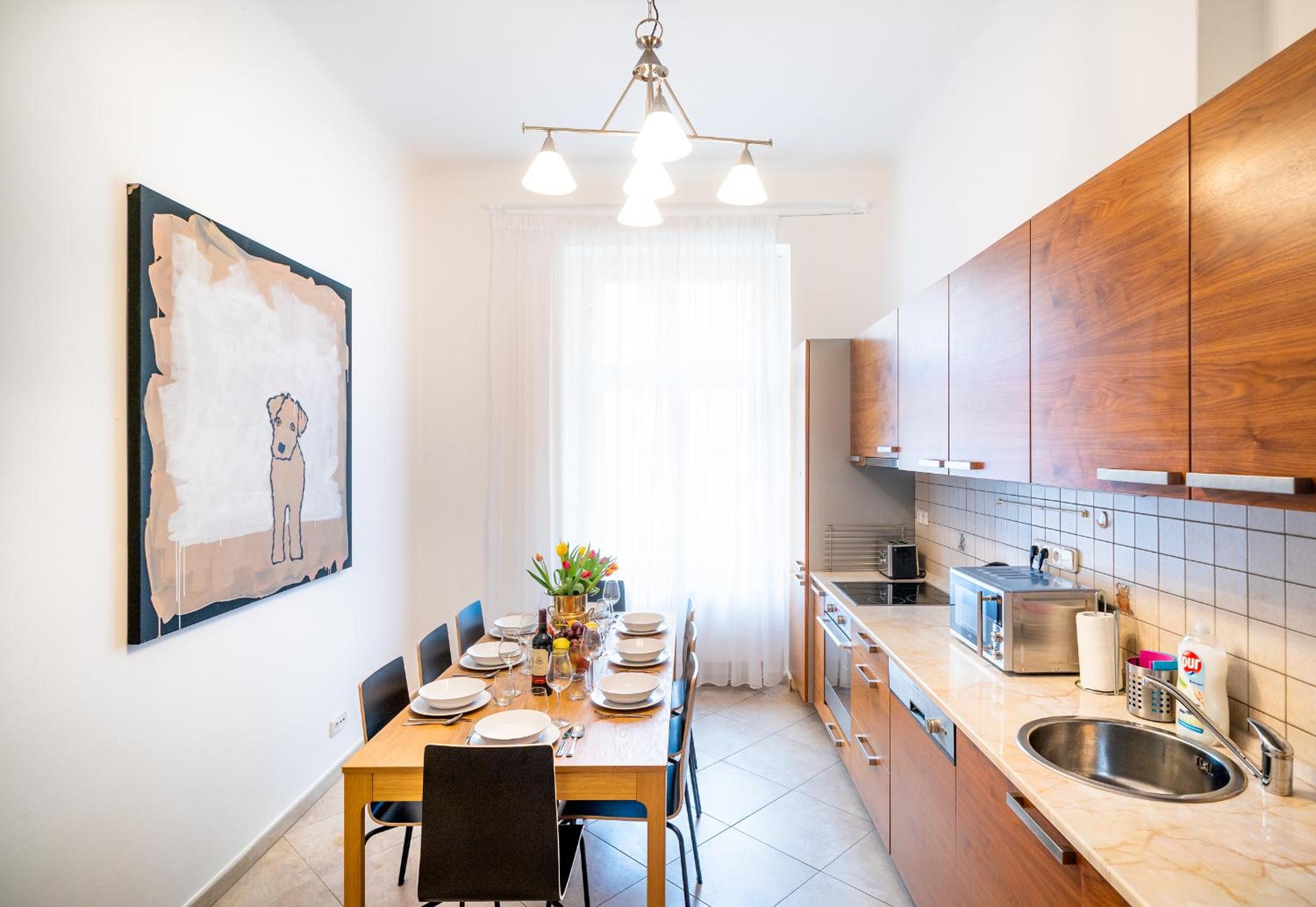 Kafka Apartment 4BR+2bath Old Town