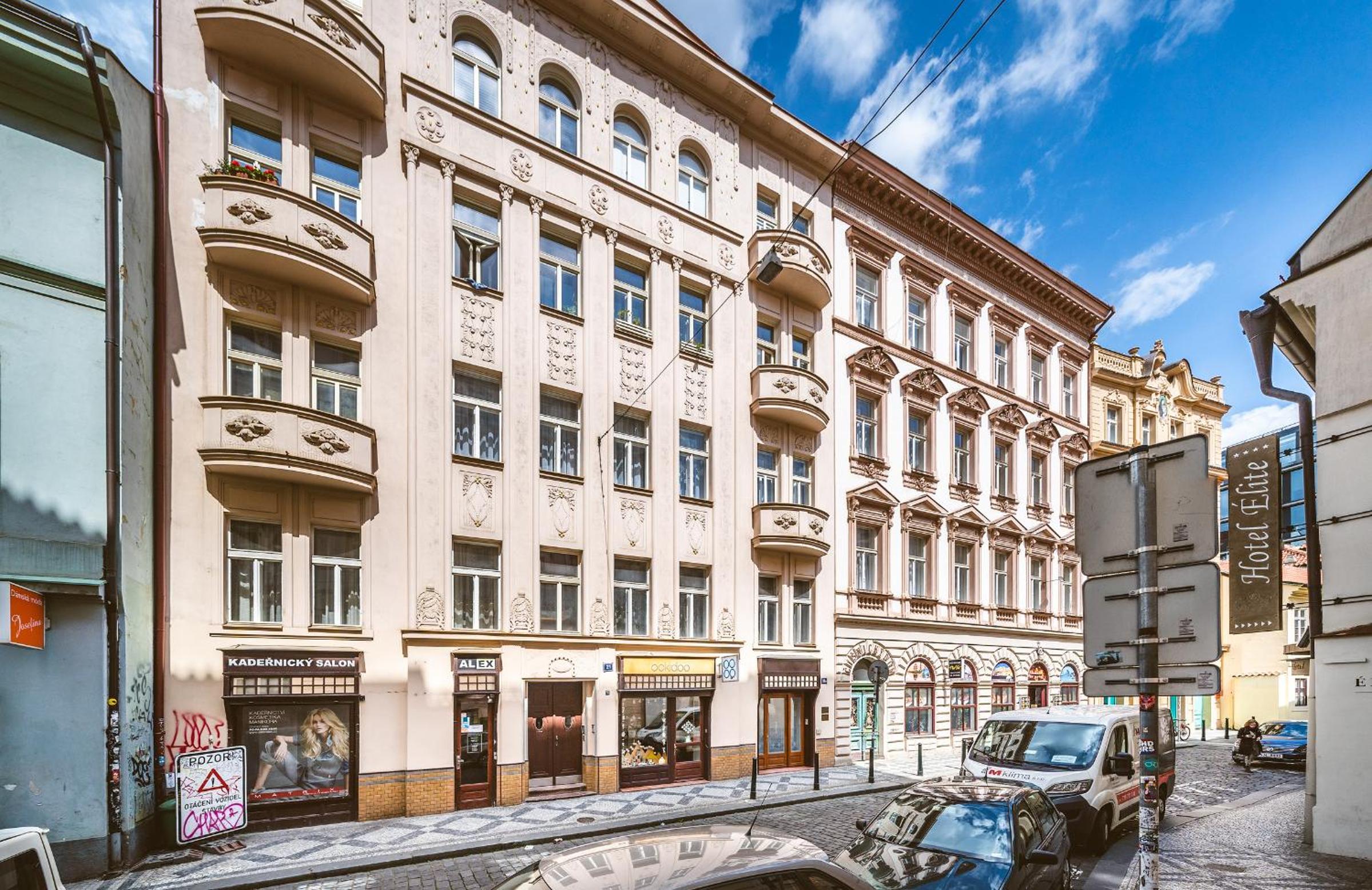 Kafka Apartment 4BR+2bath Old Town