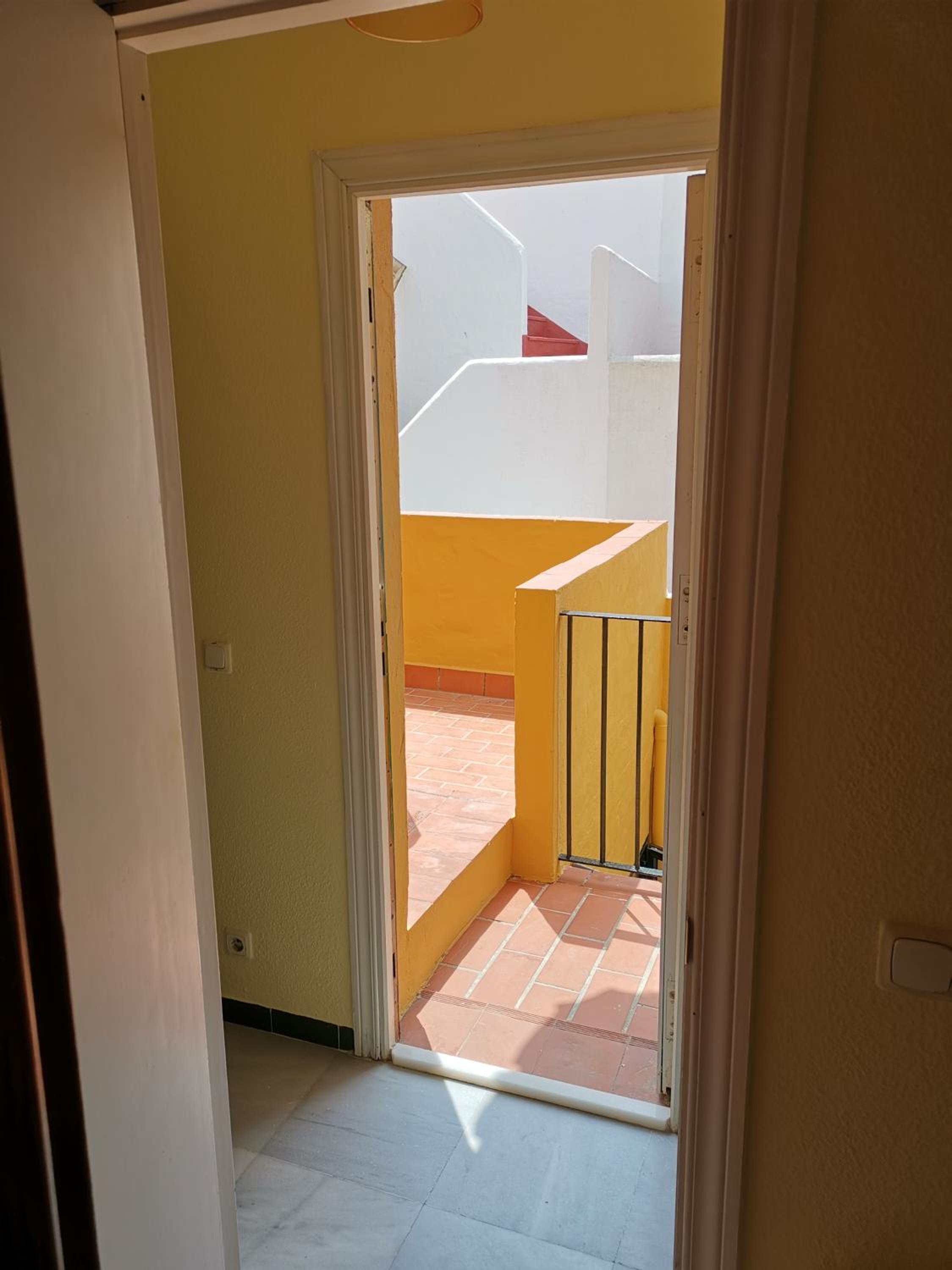 Casa adosada con jardín view 4