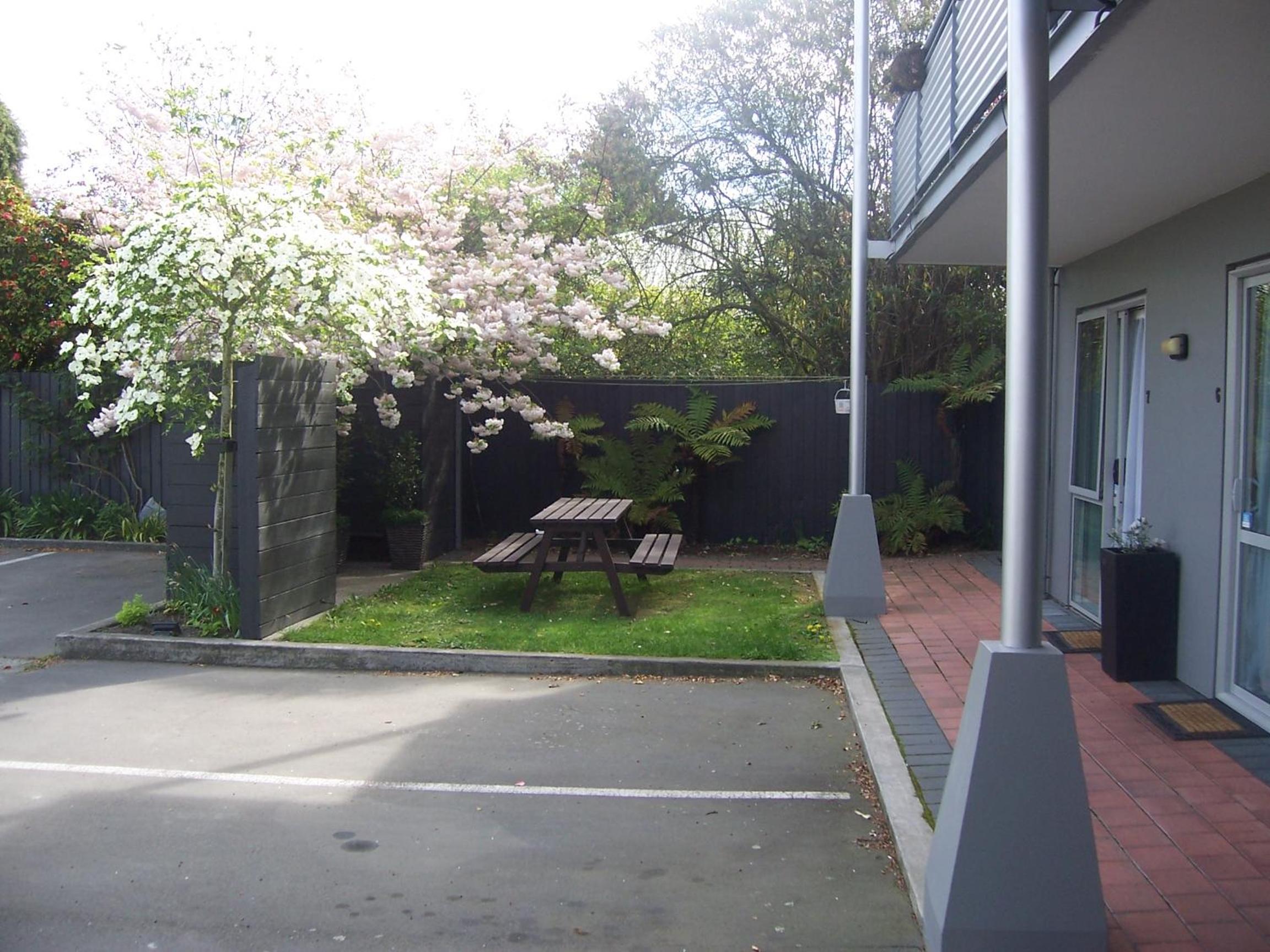 306 Motel Apartments view 4