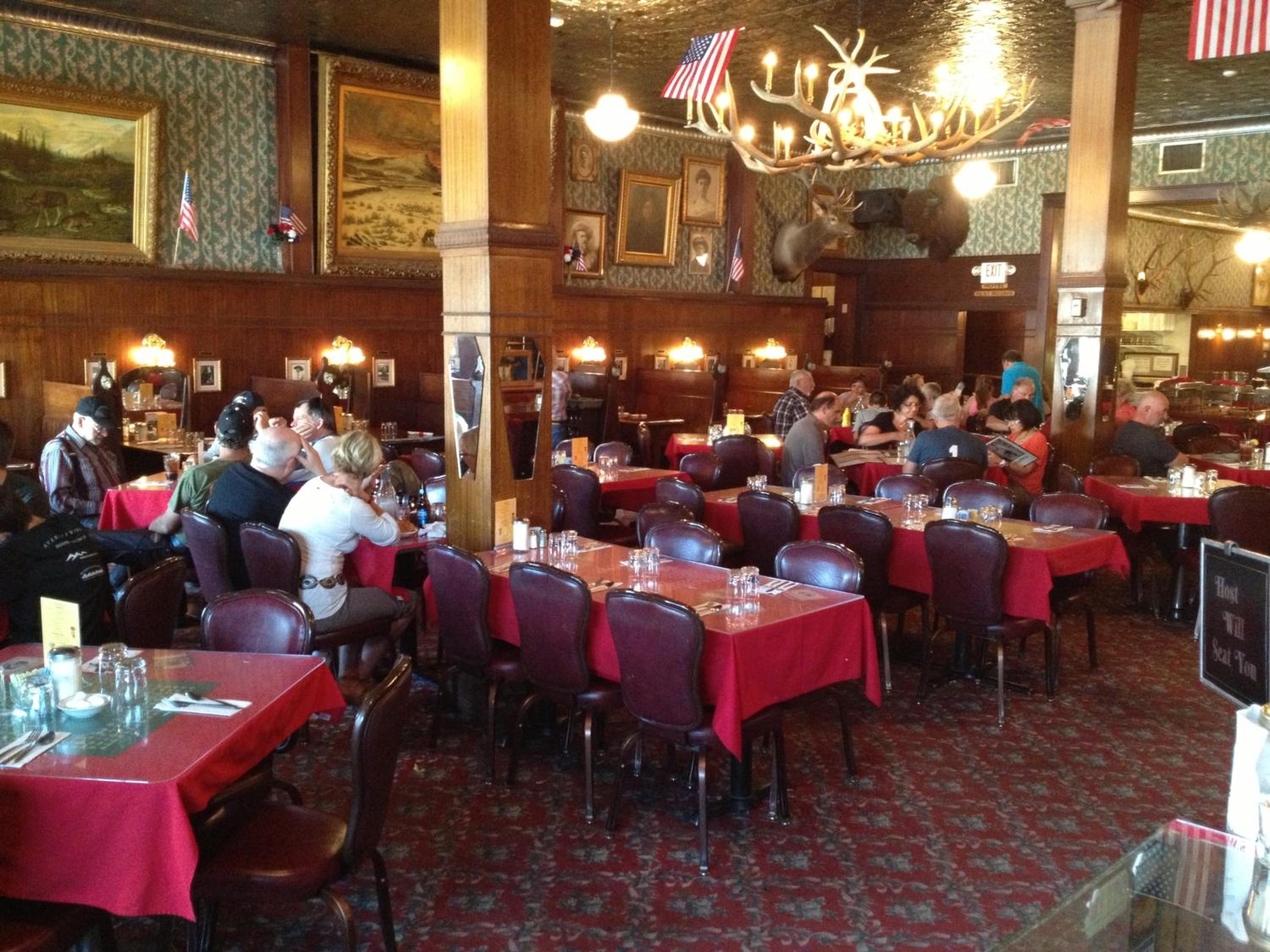 Cody Vacations - Irma Hotel - Property Image 2