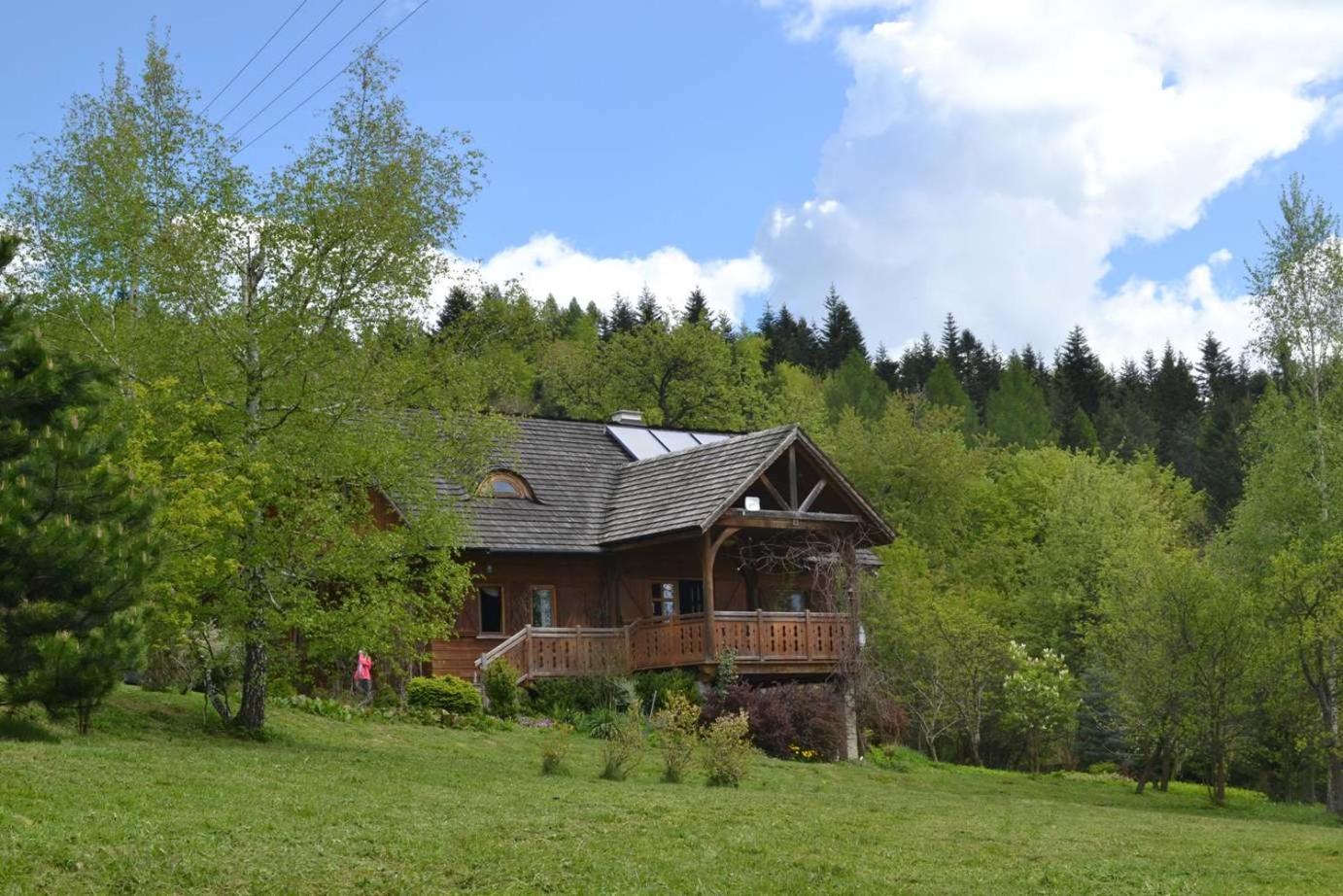 Chata Mioduszyna w Beskidach - drewniany dom z widokiem na Babią Górę view 2