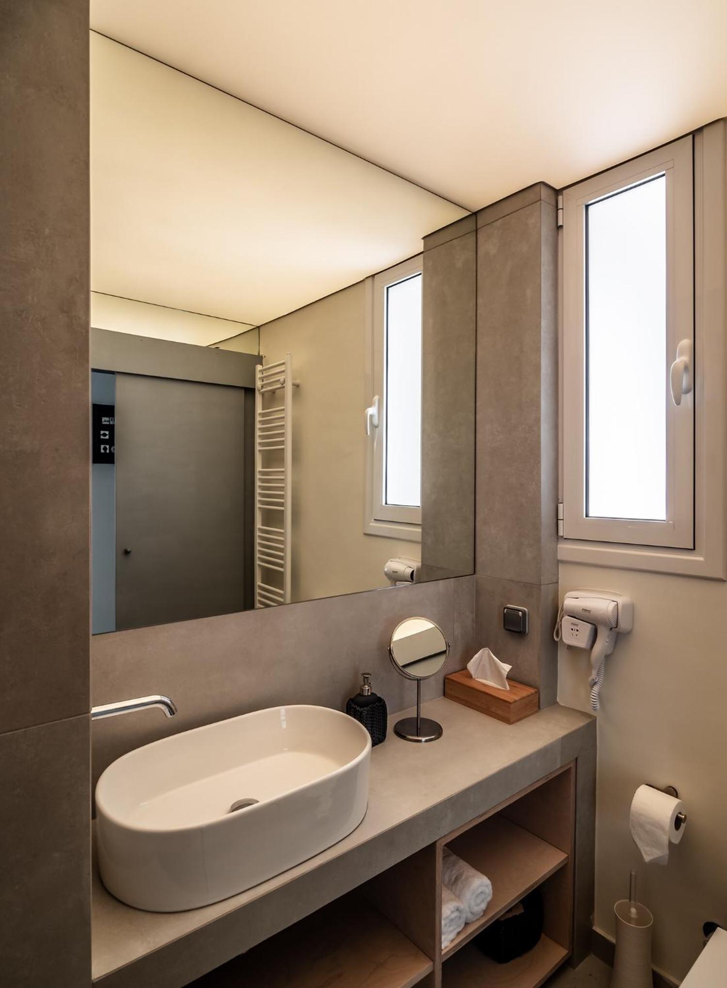 Peripatos apartment