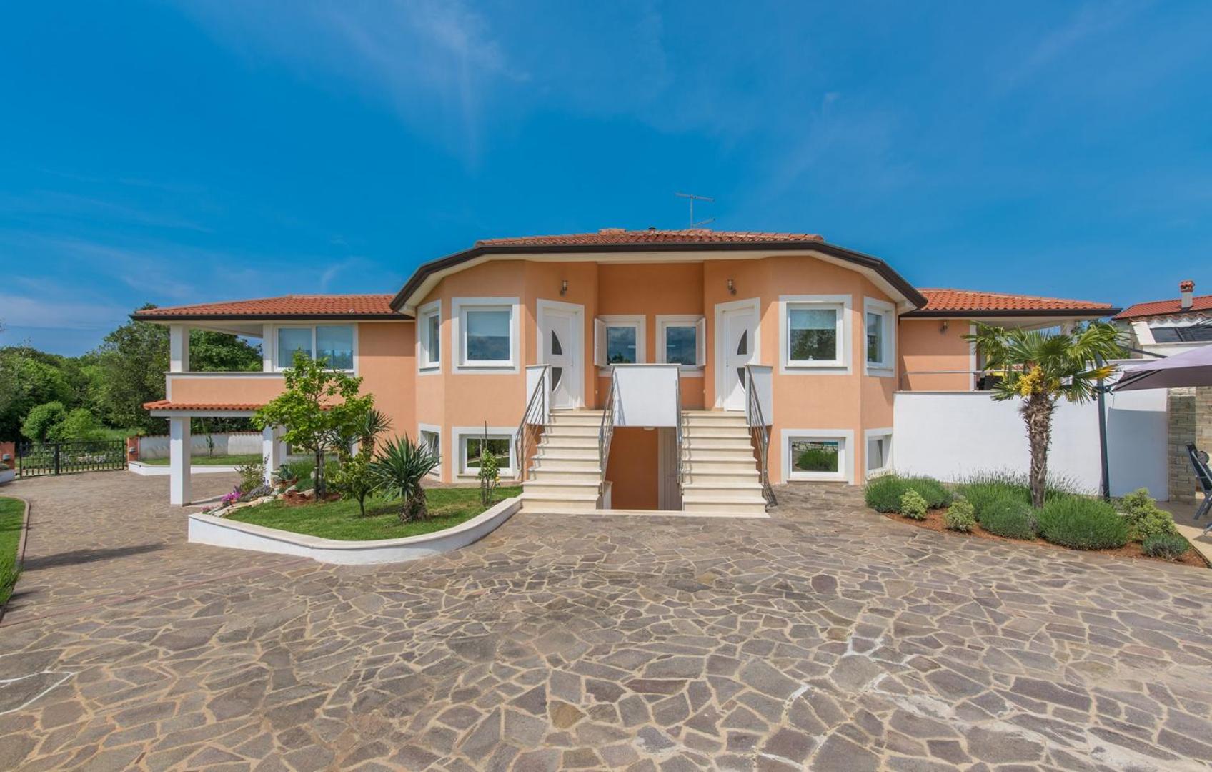 Villa Luna view 4