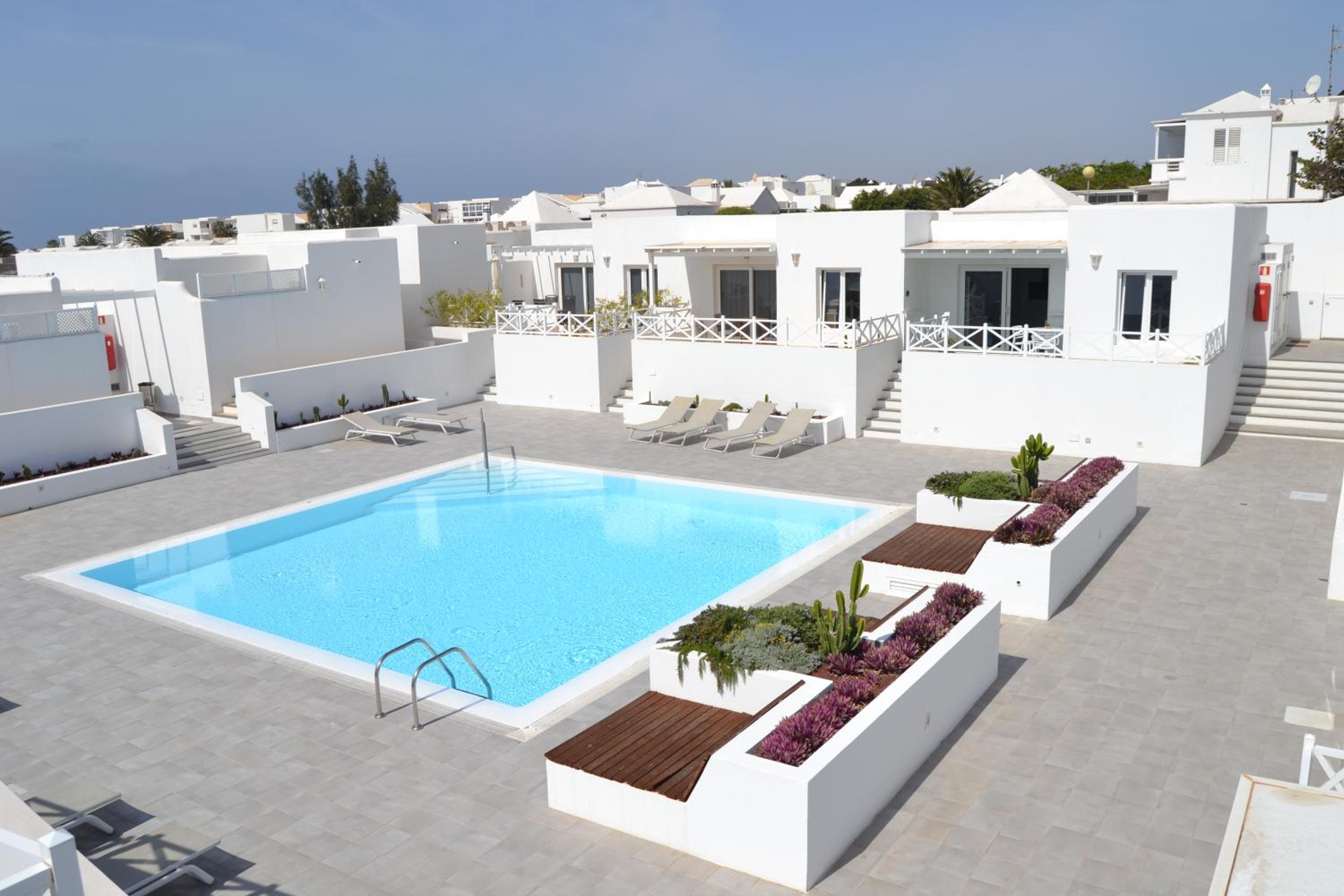 Flower Beach Deluxe view 3