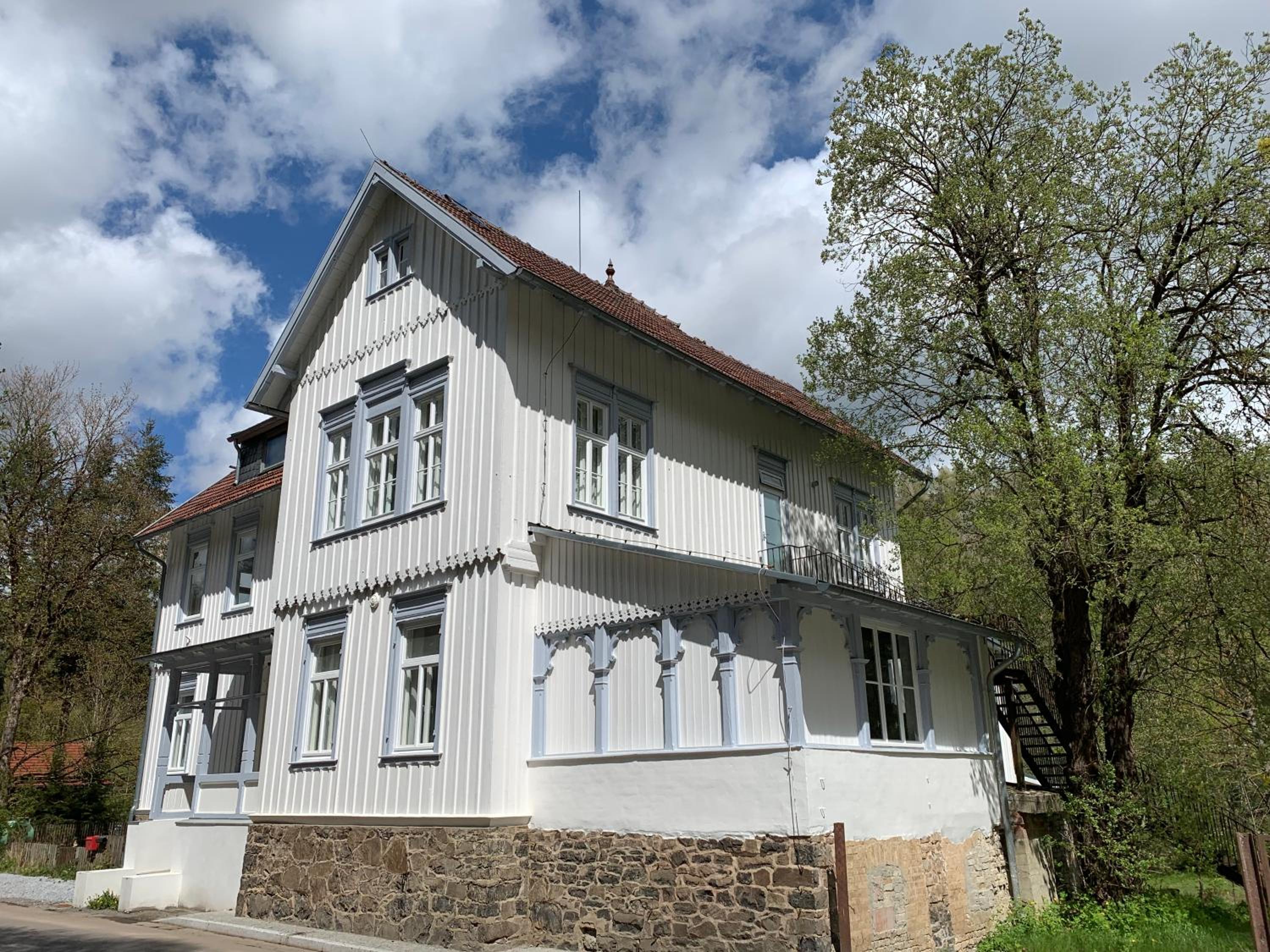 das weisse Haus am Fluss